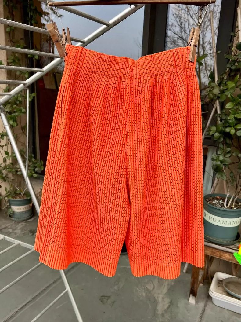 Issey Miyake Issey Miyake size:2 Orange cut-out shorts Size 23" - 2 Thumbnail