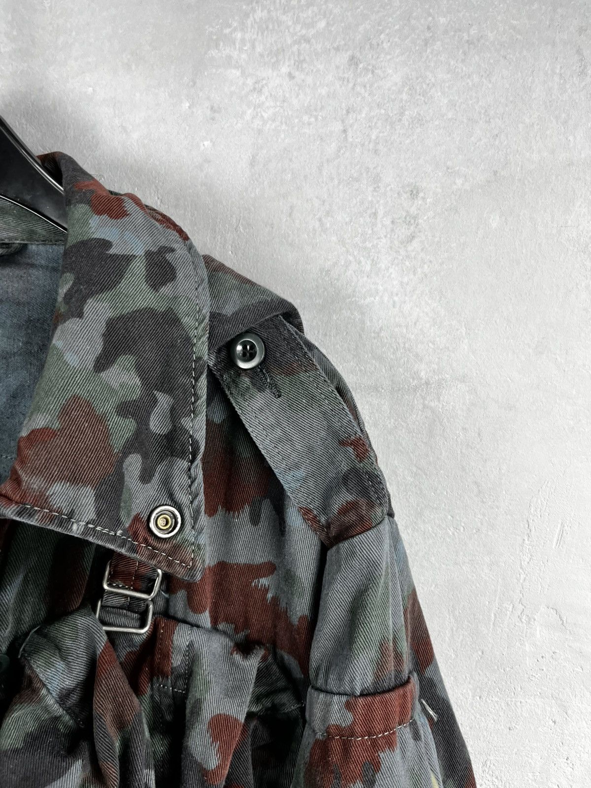 Vintage Vintage Very rare multi-pocket swiss army jacket Size US L / EU 52-54 / 3 - 15 Thumbnail
