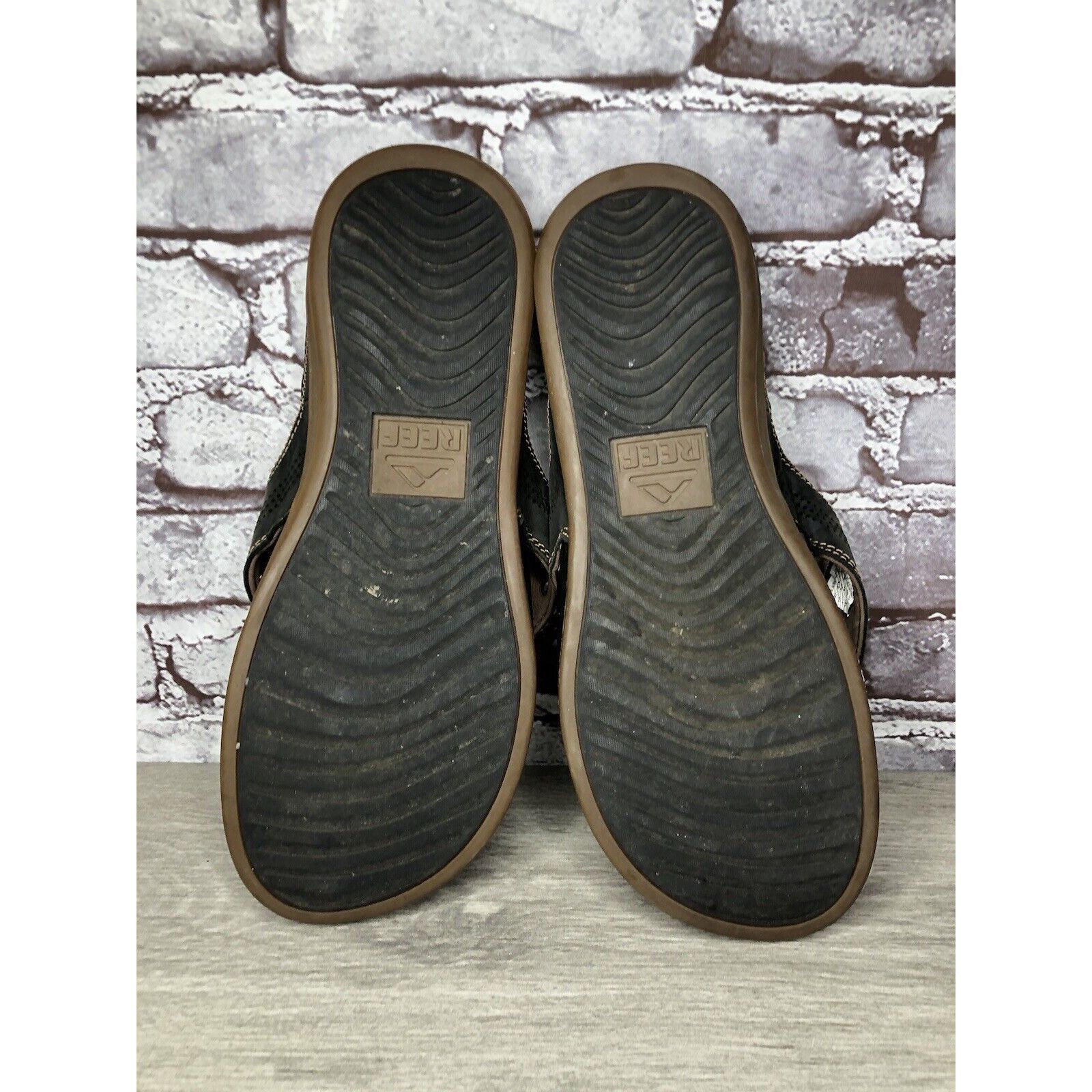 REEF Reef Gray Synthetic Flip-Flops ￼Casual Beach Sandals Men Sz Size US 11 / EU 44 - 8 Thumbnail