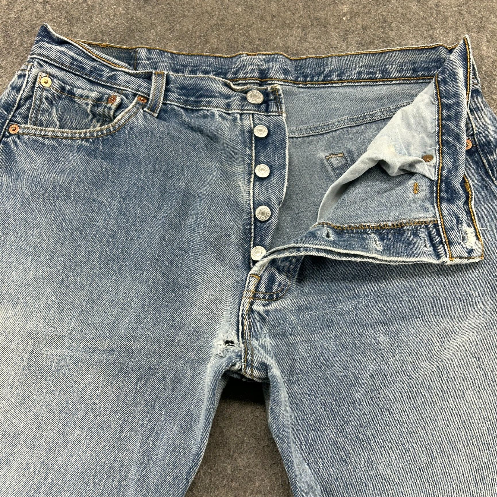 Levi's VINTAGE Levi's 501 Jeans Mens 36x30 Blue Straight Light Wash Distressed UK 90s Mens Size US 36 / EU 52 - 2 Thumbnail
