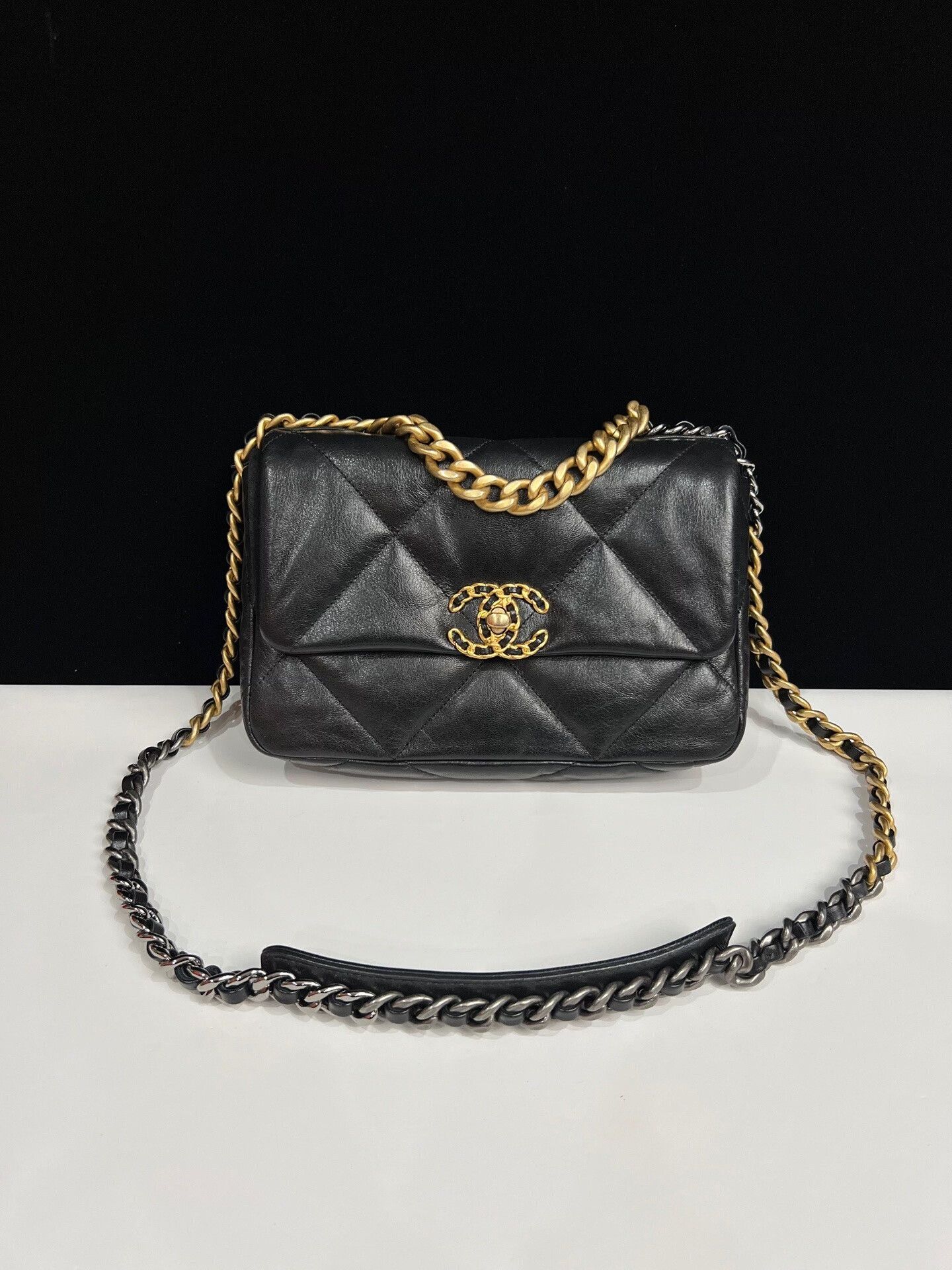 Chanel Pre-loved Bag Very good condition Size ONE SIZE - 1 Thumbnail