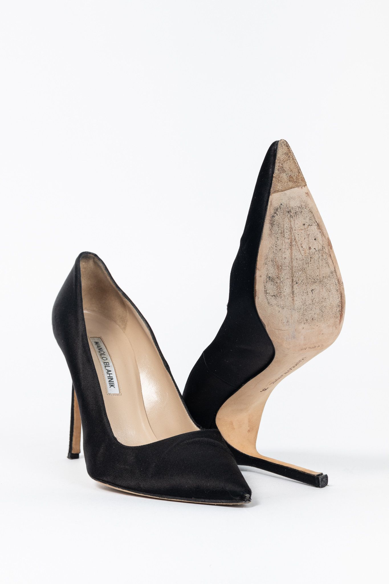 Manolo Blahnik Manolo Blahnik BB Black Satin Pointed-Toe Heels Size US 8.5 / IT 38.5 - 4 Thumbnail