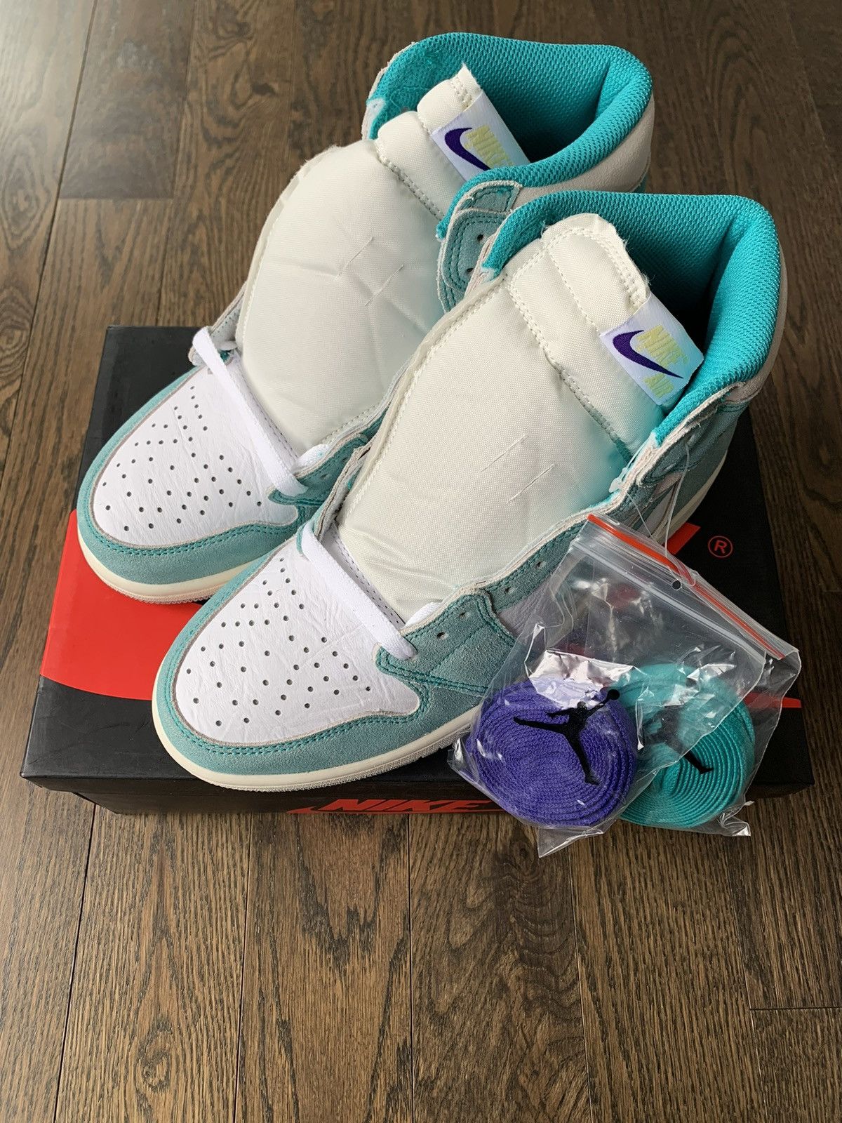 Jordan Brand AIR JORDAN 1 HIGH OG 'TURBO GREEN' Size US 8.5 / EU 41-42 - 6 Thumbnail