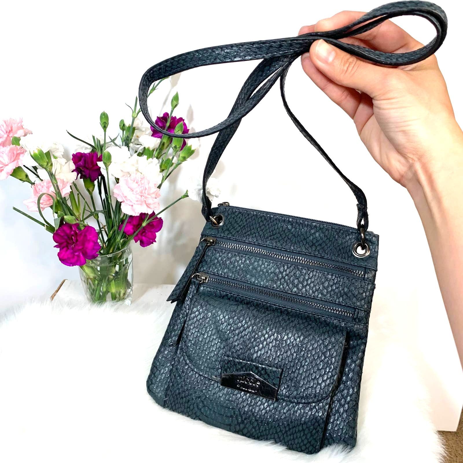 Other Nicole Cute Gray Crossbody Size ONE SIZE - 1 Thumbnail