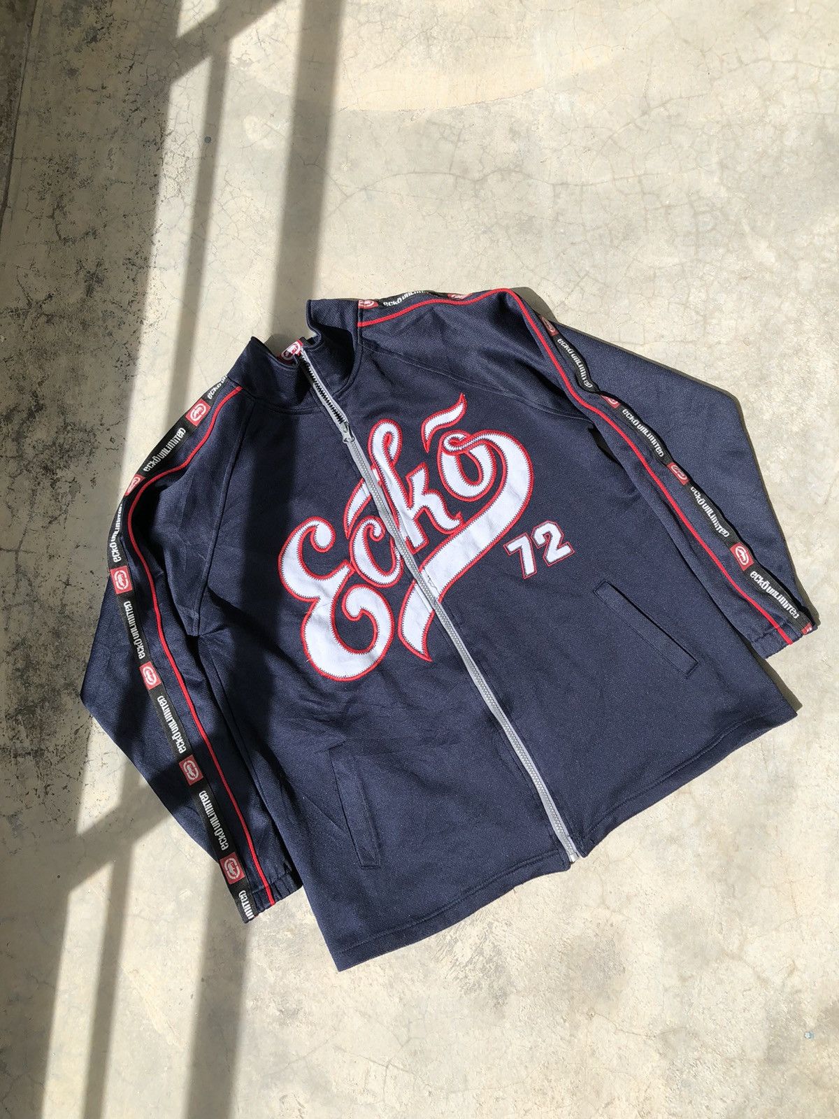 Ecko UNLTD Big Spell Out Logo Embroided Logo Size L