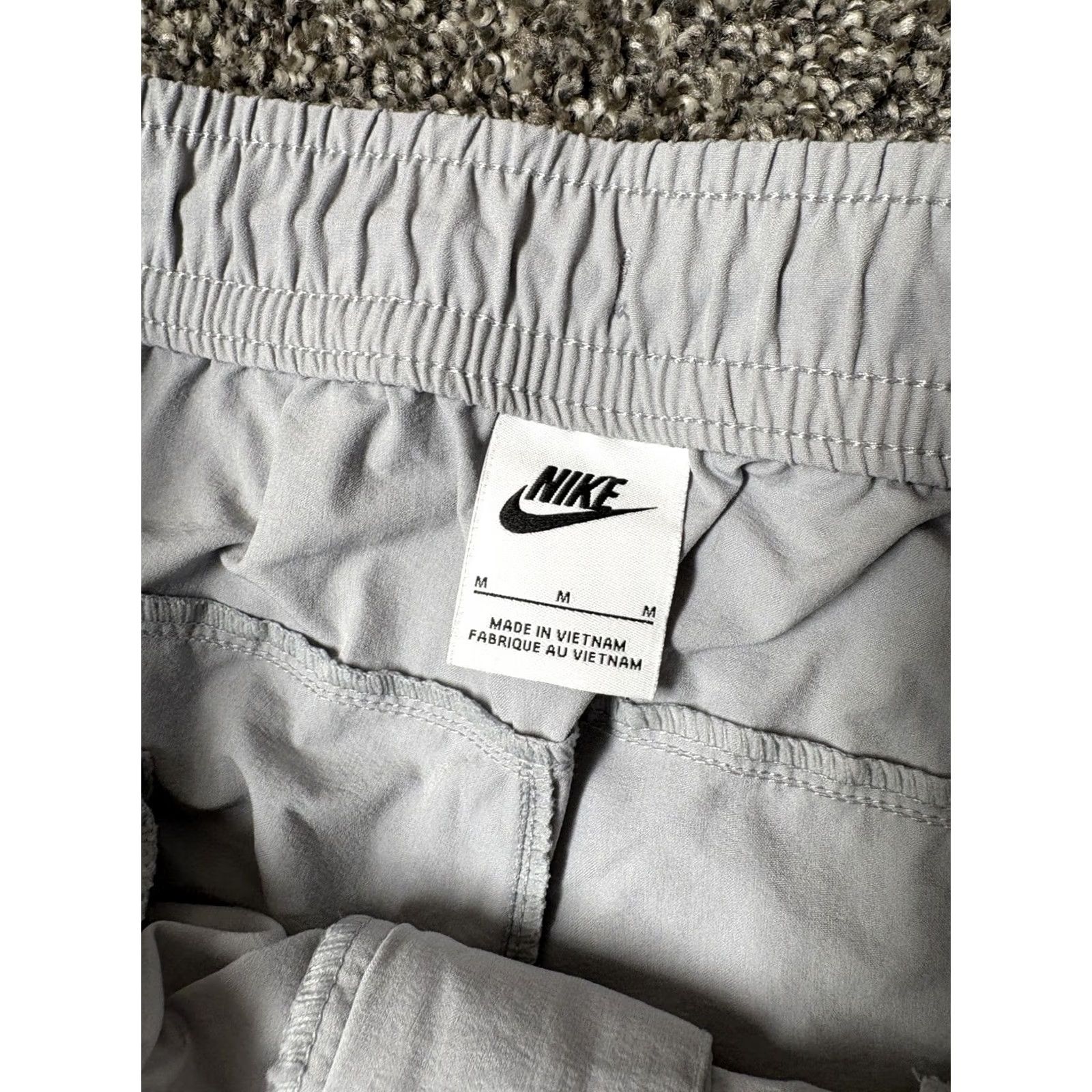 Nike Nike Sportswear Commuter Pants Men M Platinum Tech Woven Performance DM6621 Size US 31 - 6 Thumbnail