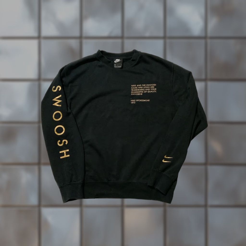 Nike VINTAGE Nike Sportswear Swoosh Black/Gold Club Fleece Crewneck Sweatshirt M Mens Crewneck Sweatshirt Black Gold Swoosh Nike Sportswear Size M Mens Size US M / EU 48-50 / 2 - 1 Thumbnail