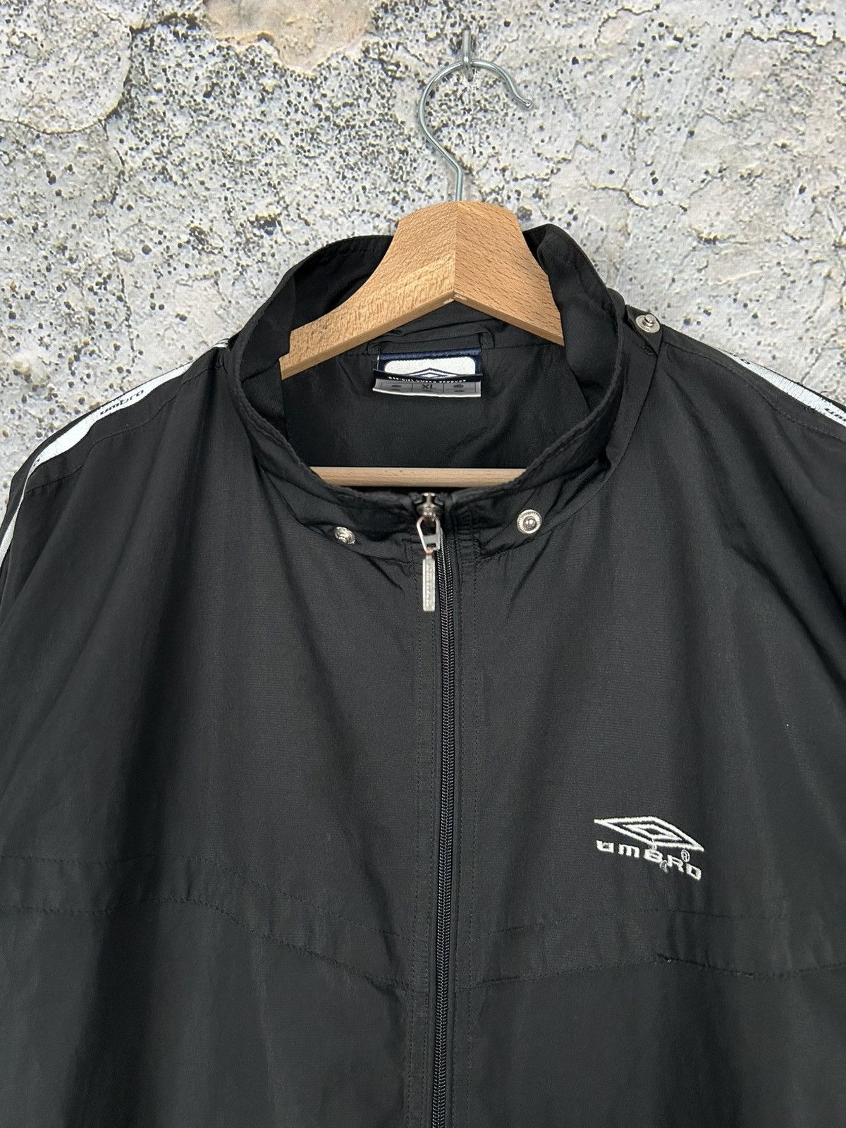 Umbro Vintage Umbro Black Light Jacket Sport Football Streetwear Size US XL / EU 56 / 4 - 3 Thumbnail