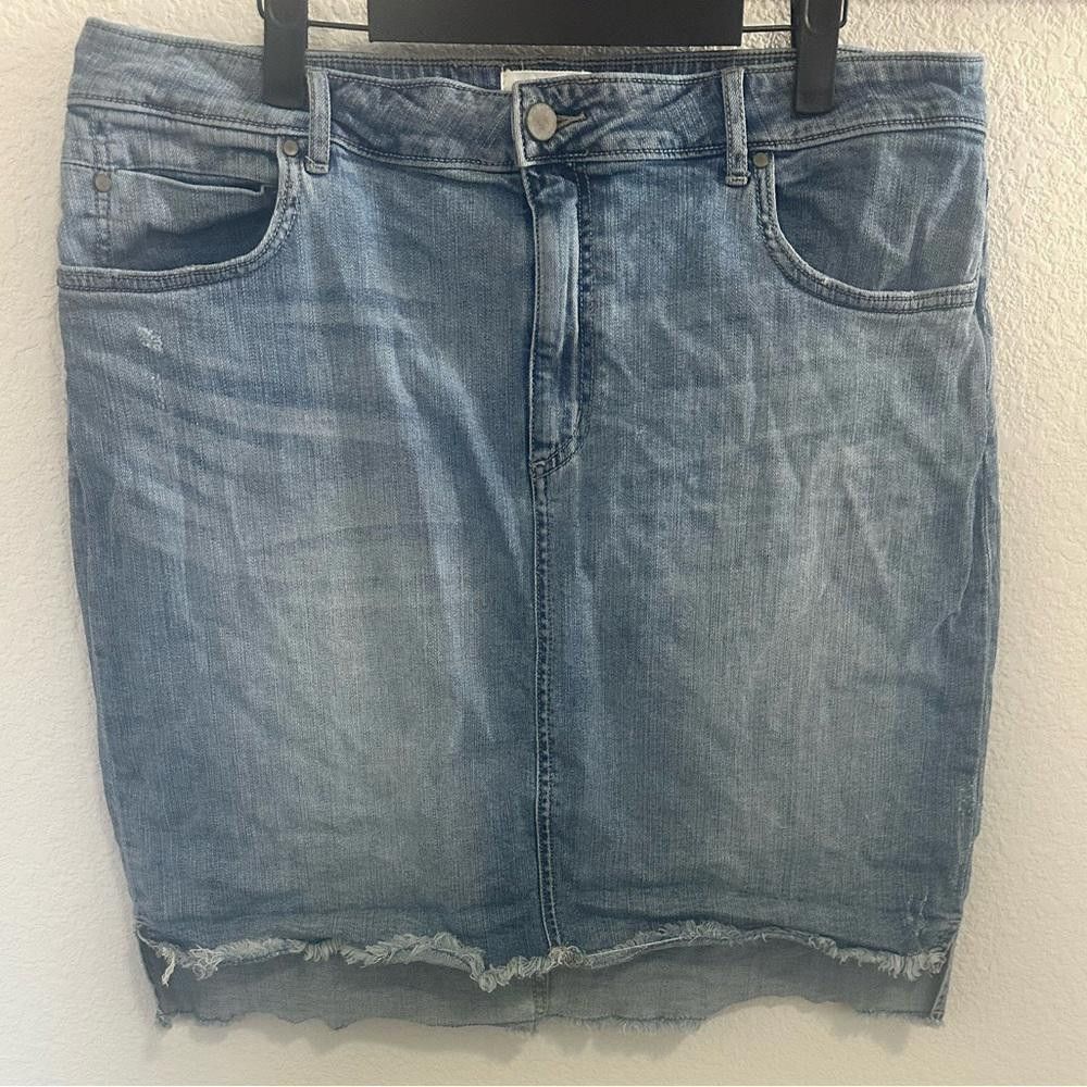Designer Caslon Denim Pencil Skirt with Raw Step Hem Distressed 16 Size 38" / US 16 / IT 52 - 3 Thumbnail