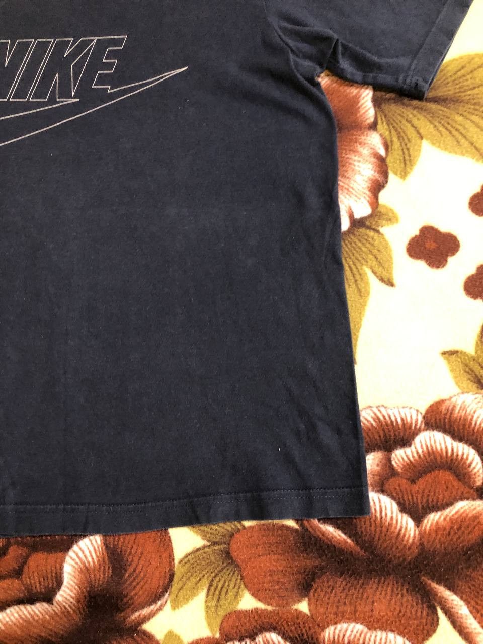 Nike Vintage Nike 90s Center Big Swoosh T Shirt streetwear Size US L / EU 52-54 / 3 - 11 Thumbnail