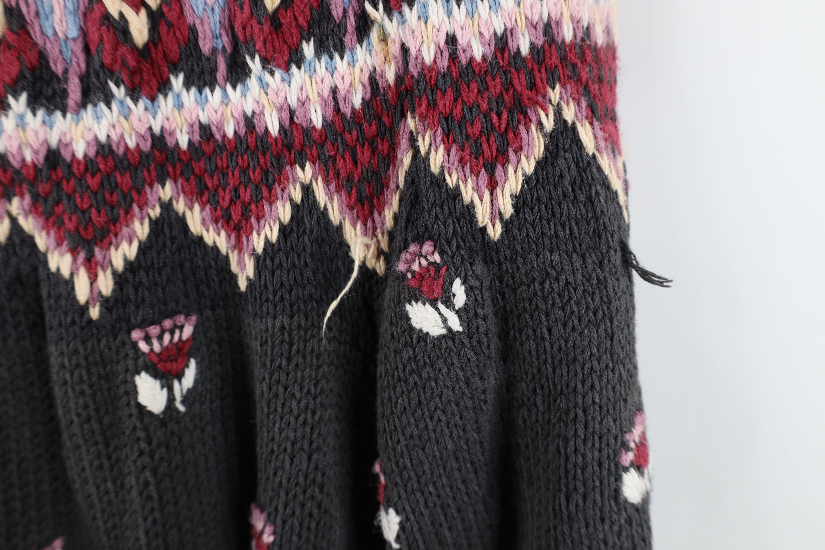 Vintage Vintage 90s Embroidered Flower Fair Isle Cardigan Sweater Size M / US 6-8 / IT 42-44 - 10 Thumbnail