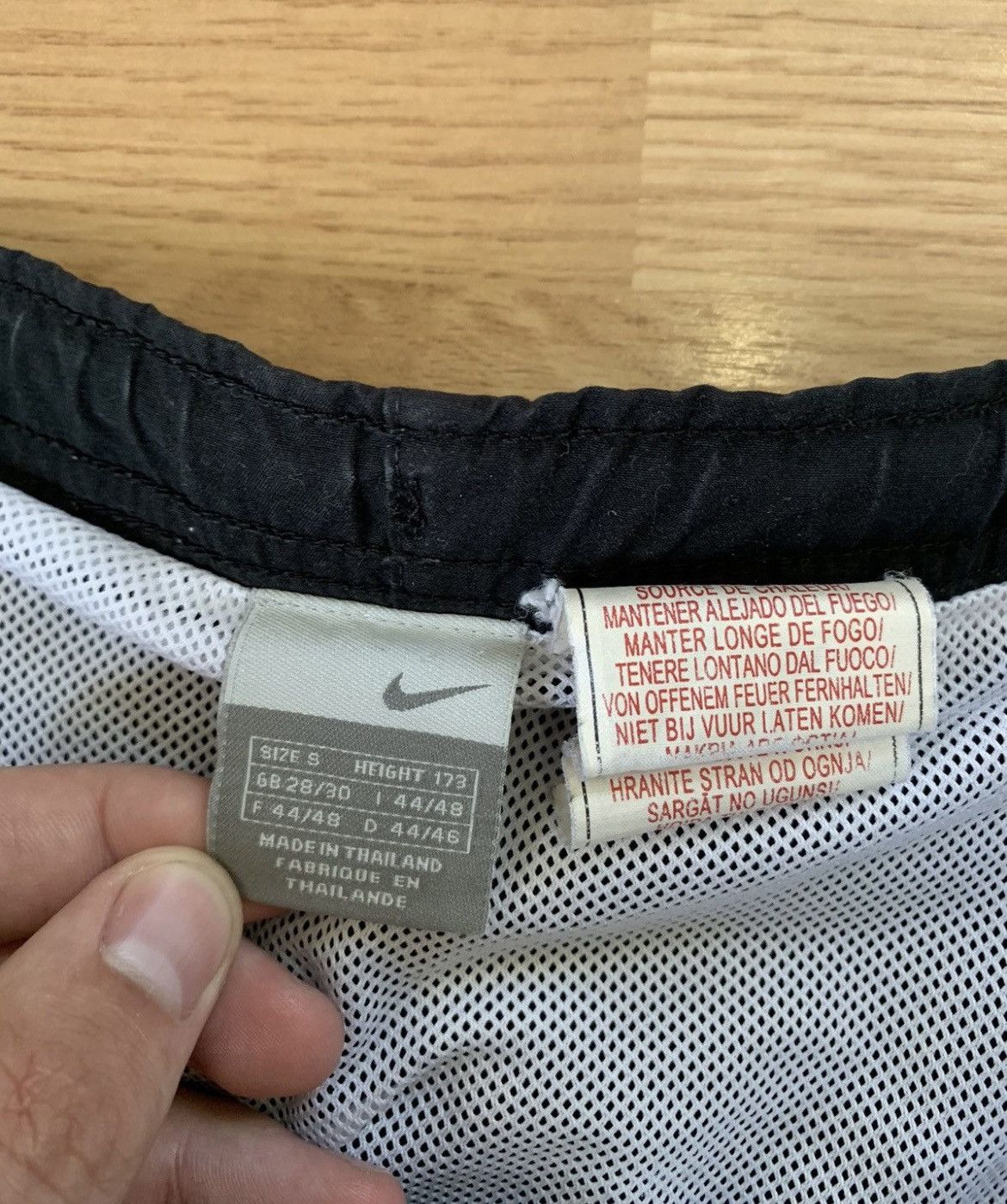 Nike Vintage Nike Nylon Shorts Size US 30 / EU 46 - 4 Thumbnail