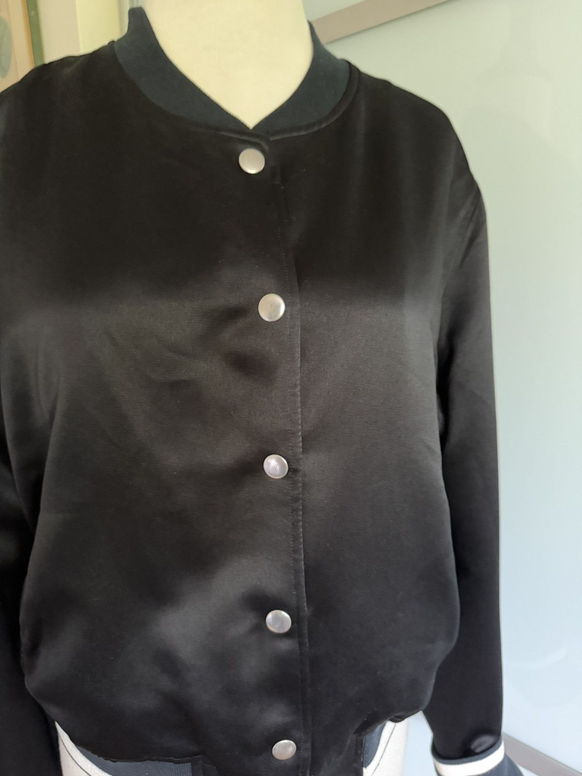 Victoria's Secret Victoria’s Secret 2016 Paris Black Satin Bomber Jacket L Size L / US 10 / IT 46 - 3 Thumbnail
