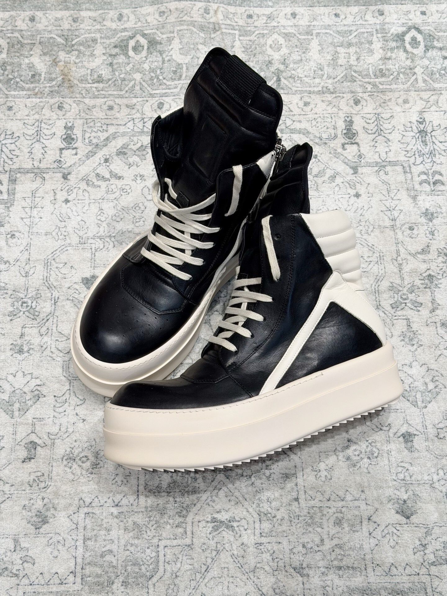 Rick Owens Rick Owens Platform Inverted Triangle High-Top Size US 10 / EU 43 - 1 Thumbnail