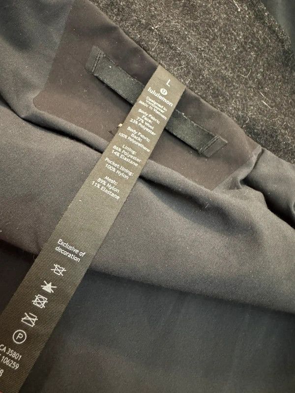 Lululemon Lululemon Storm Break Rain Jacket Wool size L Size US L / EU 52-54 / 3 - 9 Thumbnail