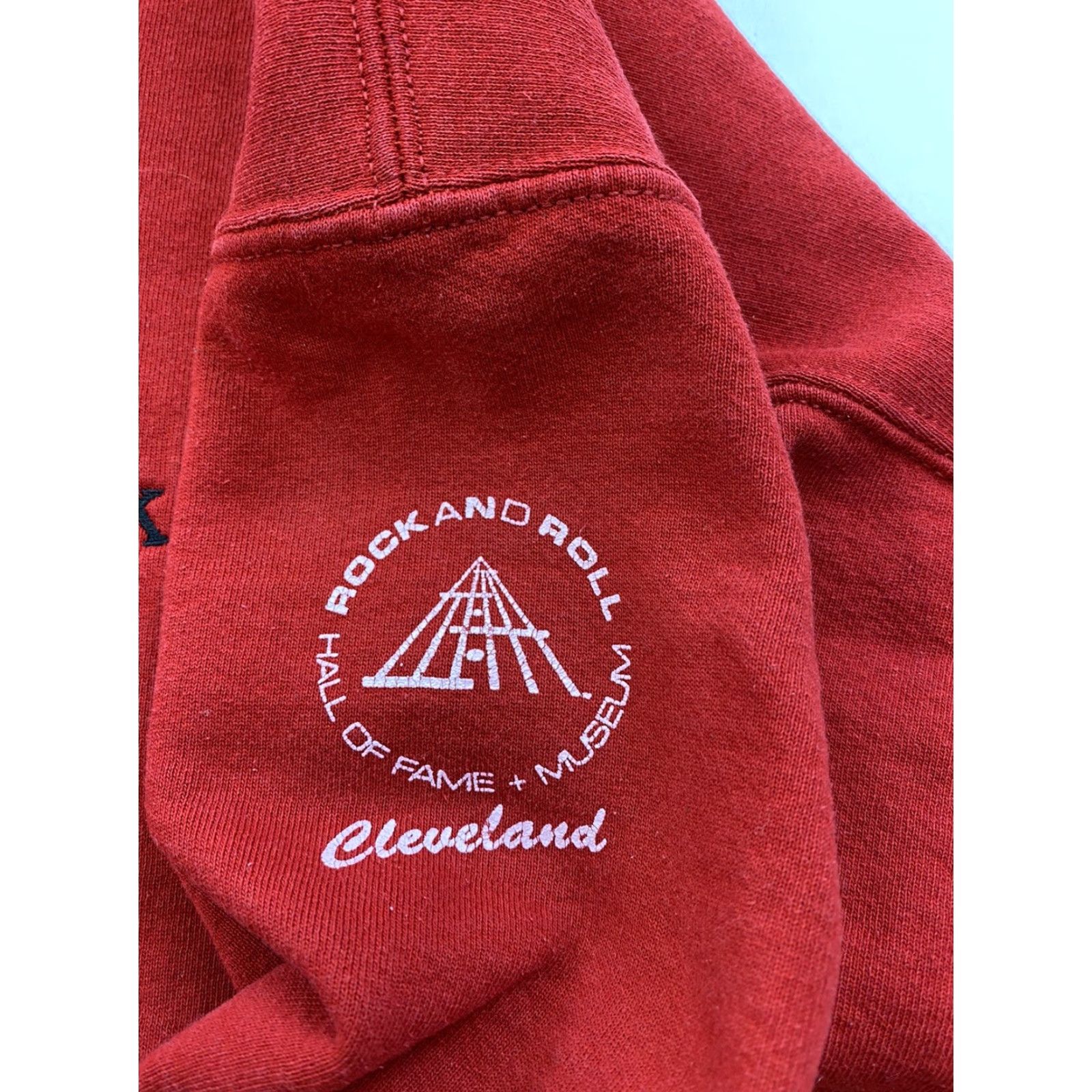 Vintage VINTAGE Rock And Roll Hall Of Fame Sweatshirt Mens L Red USA Cleveland Museam Size US L / EU 52-54 / 3 - 5 Thumbnail