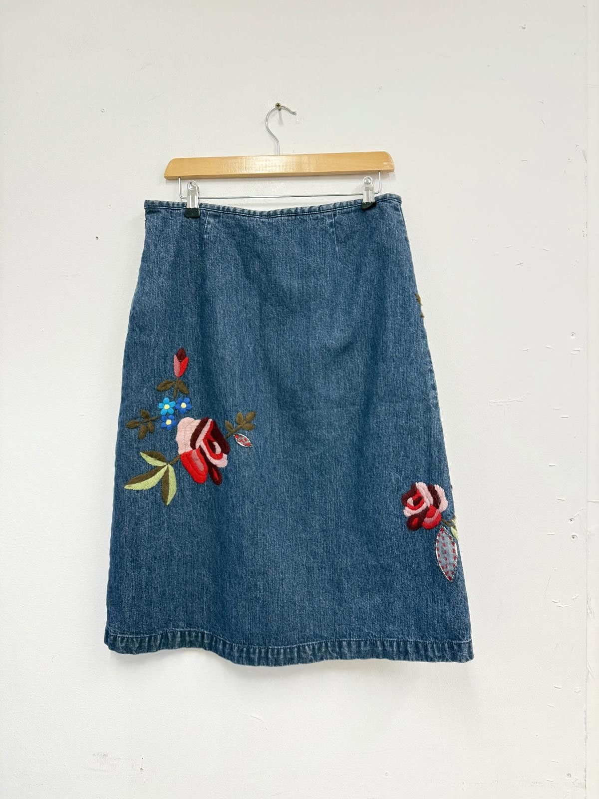 Other Embroidered Denim Skirt with Floral Design Size 30" / US 8 / IT 44 - 4 Thumbnail