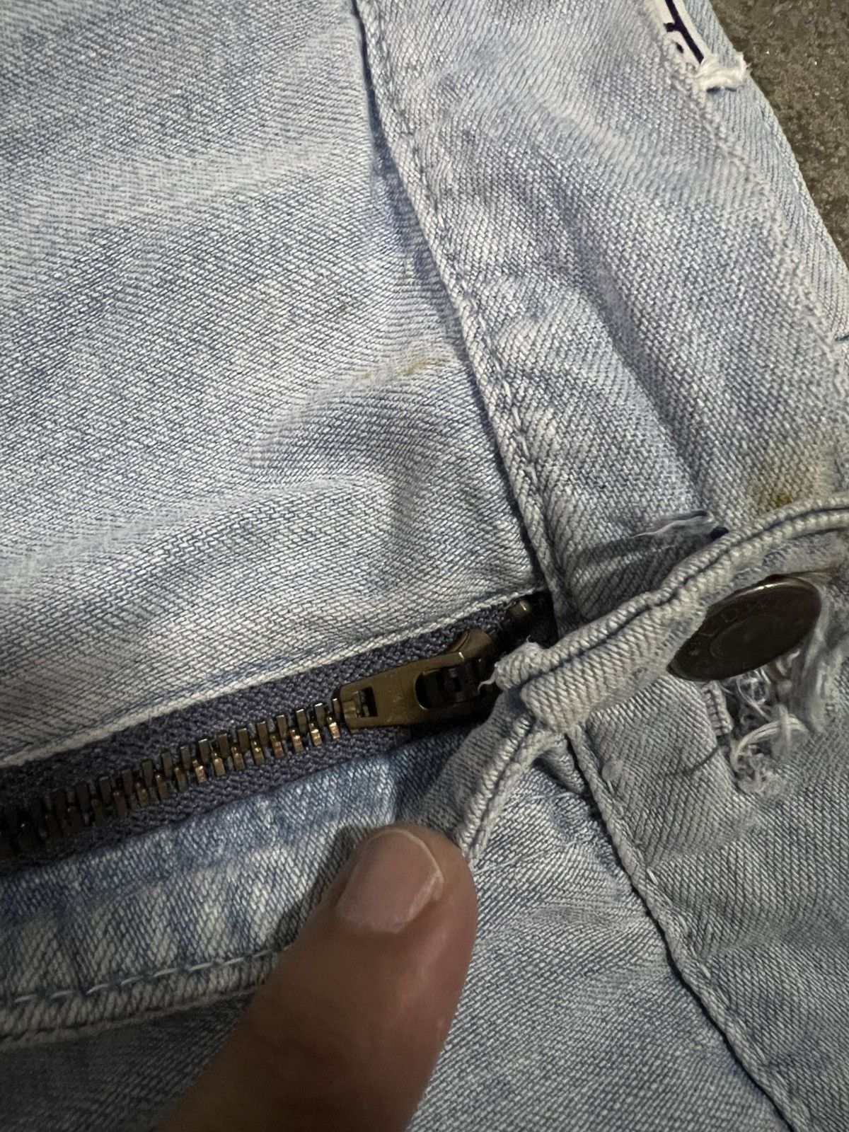 Edwin 💥Baggy💥Vintage 80’s Edwin Light Wash Distress Jean Size US 32 / EU 48 - 12 Thumbnail