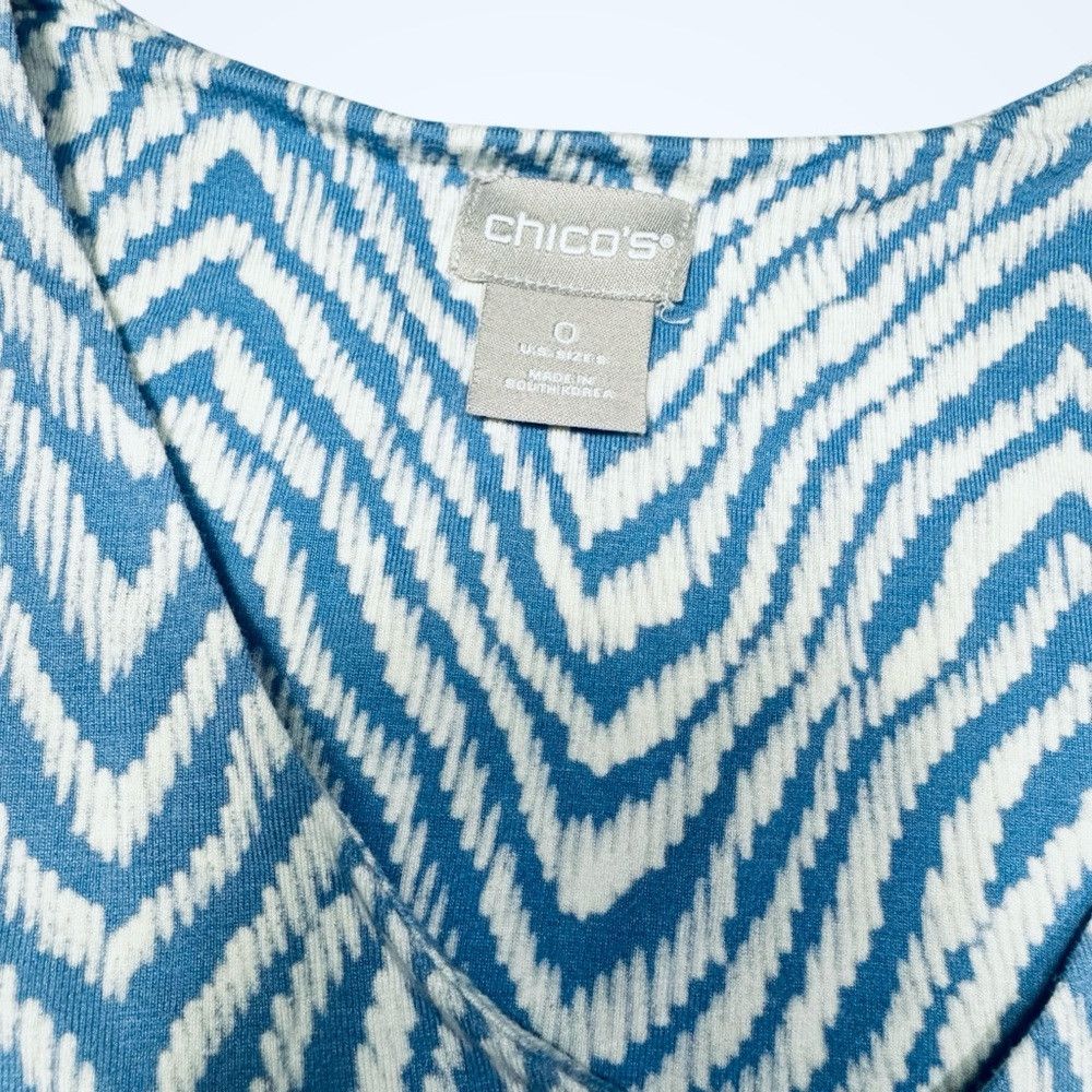Chicos Chico's V-Neck 3/4 Sleeve Rayon Chevron Top Size 0 US S Size S / US 4 / IT 40 - 6 Thumbnail