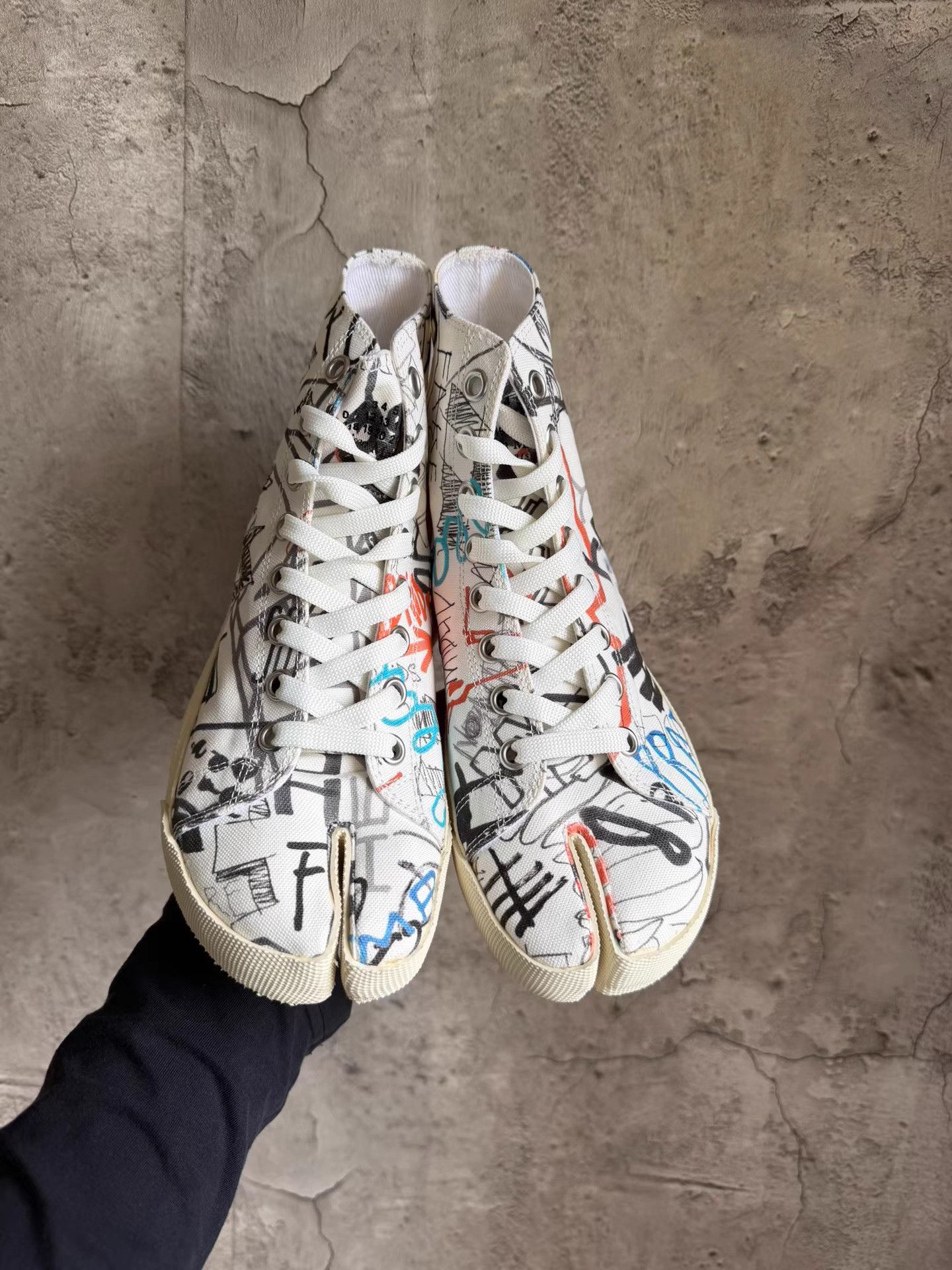 Maison Margiela Maison Margiela Graffiti Tabi Split-Toe Shoes K25 Size US 8 / IT 38 - 1 Thumbnail