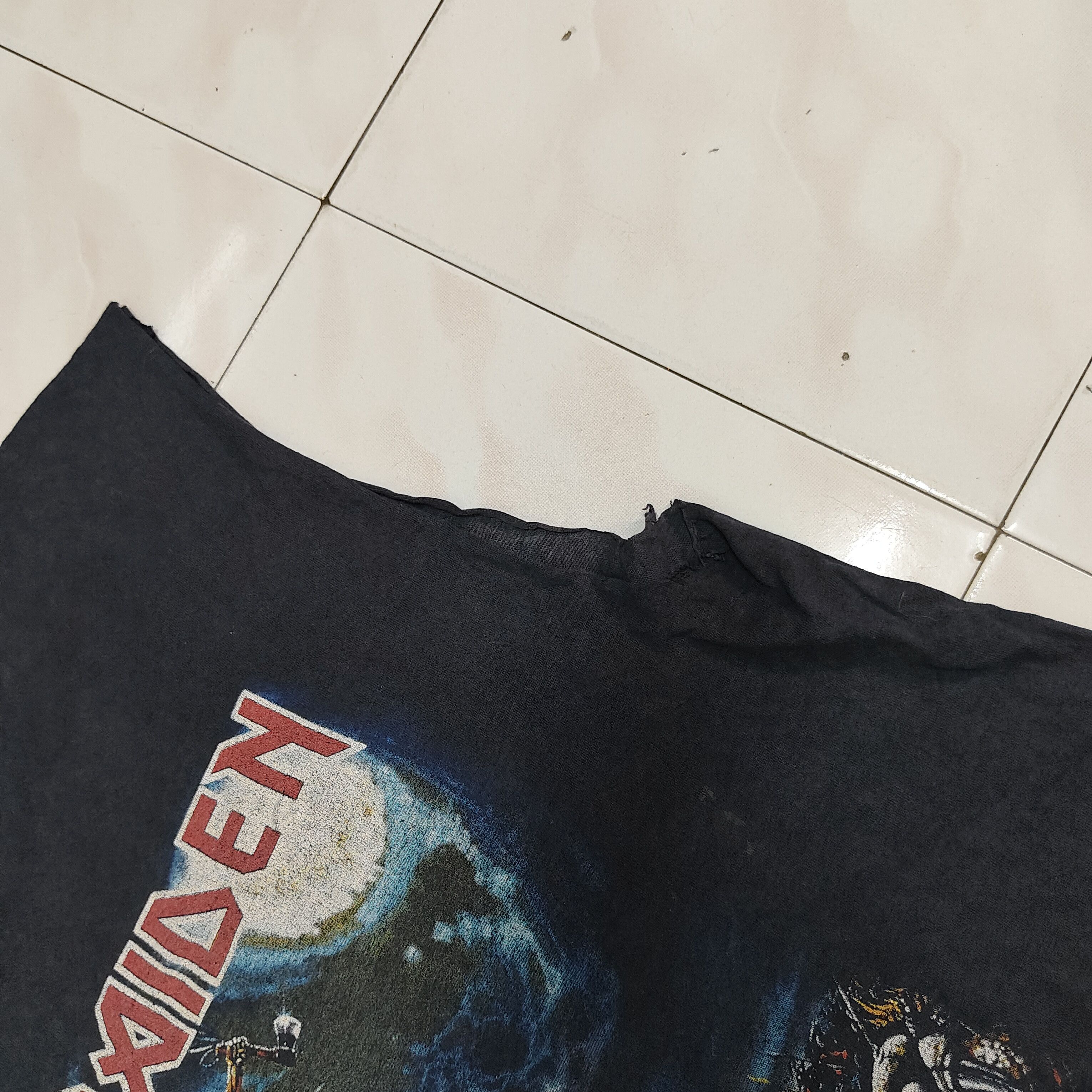Iron Maiden Vintage Iron Maiden 2002 Distressed Destroyed T Shirt Size US XL / EU 56 / 4 - 8 Thumbnail