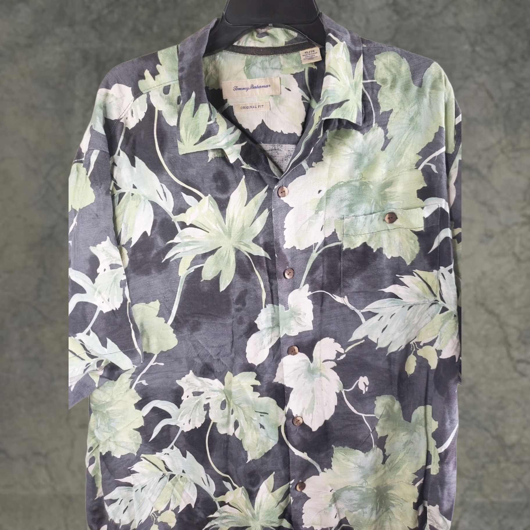 Tommy Bahama VINTAGE Tommy Bahama Mens XL Black Green FOILAGE 100% Silk Hawaiian Camp Shirt Size US XL / EU 56 / 4 - 1 Thumbnail
