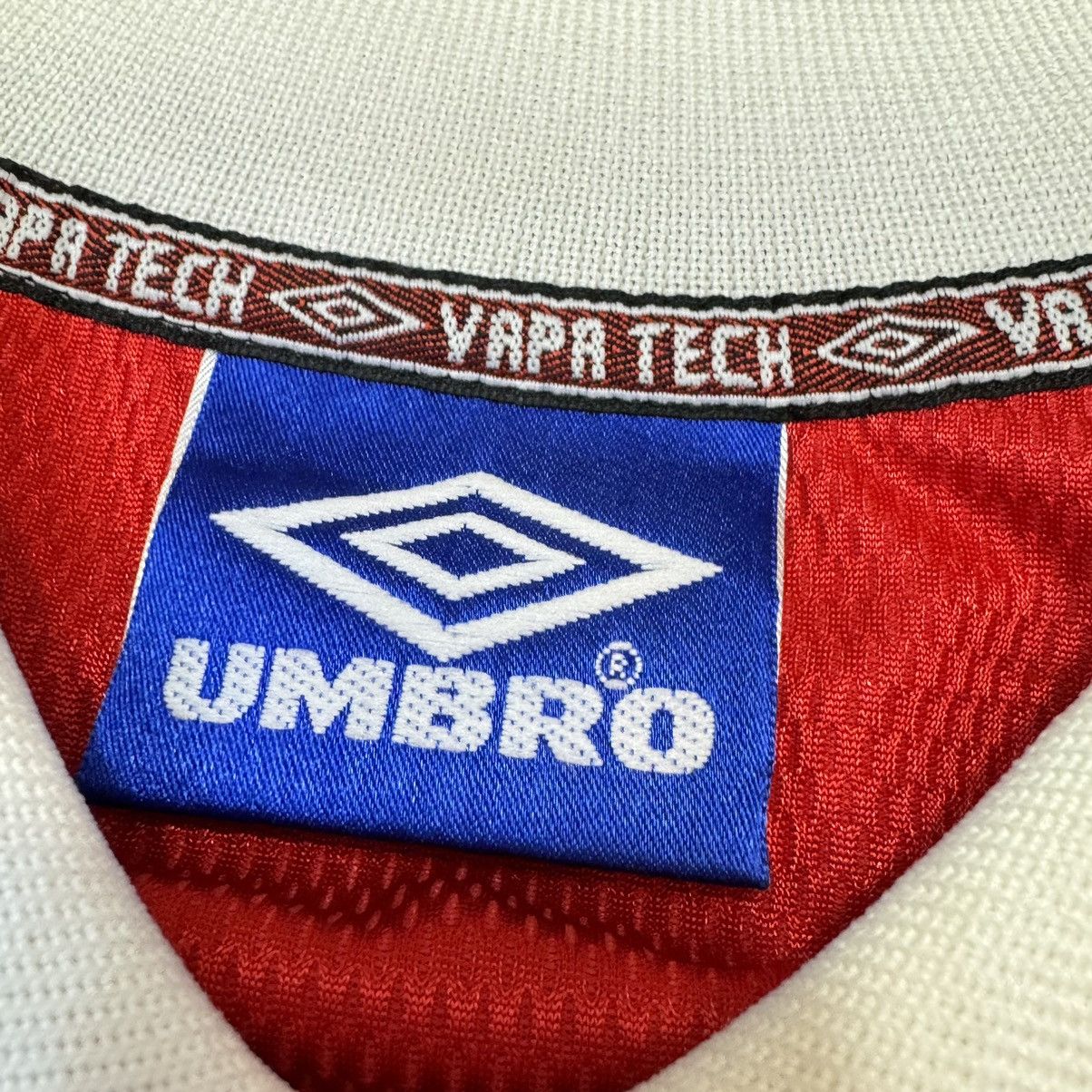 Umbro manchester united 99/00 champions league home shirt #9 Cole Size US M / EU 48-50 / 2 - 11 Thumbnail