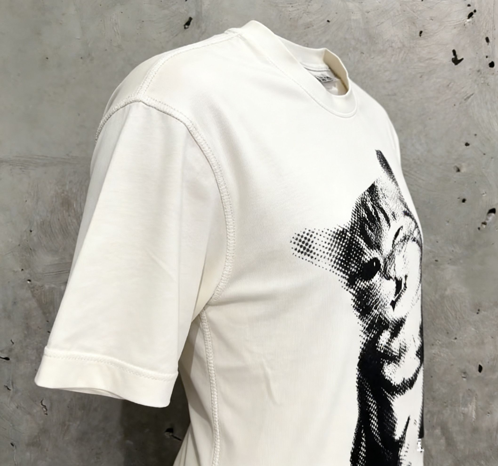 Other Vintage Retro Wink Cat Cute Portrait Graphic White T-Shirt Size US M / EU 48-50 / 2 - 3 Thumbnail