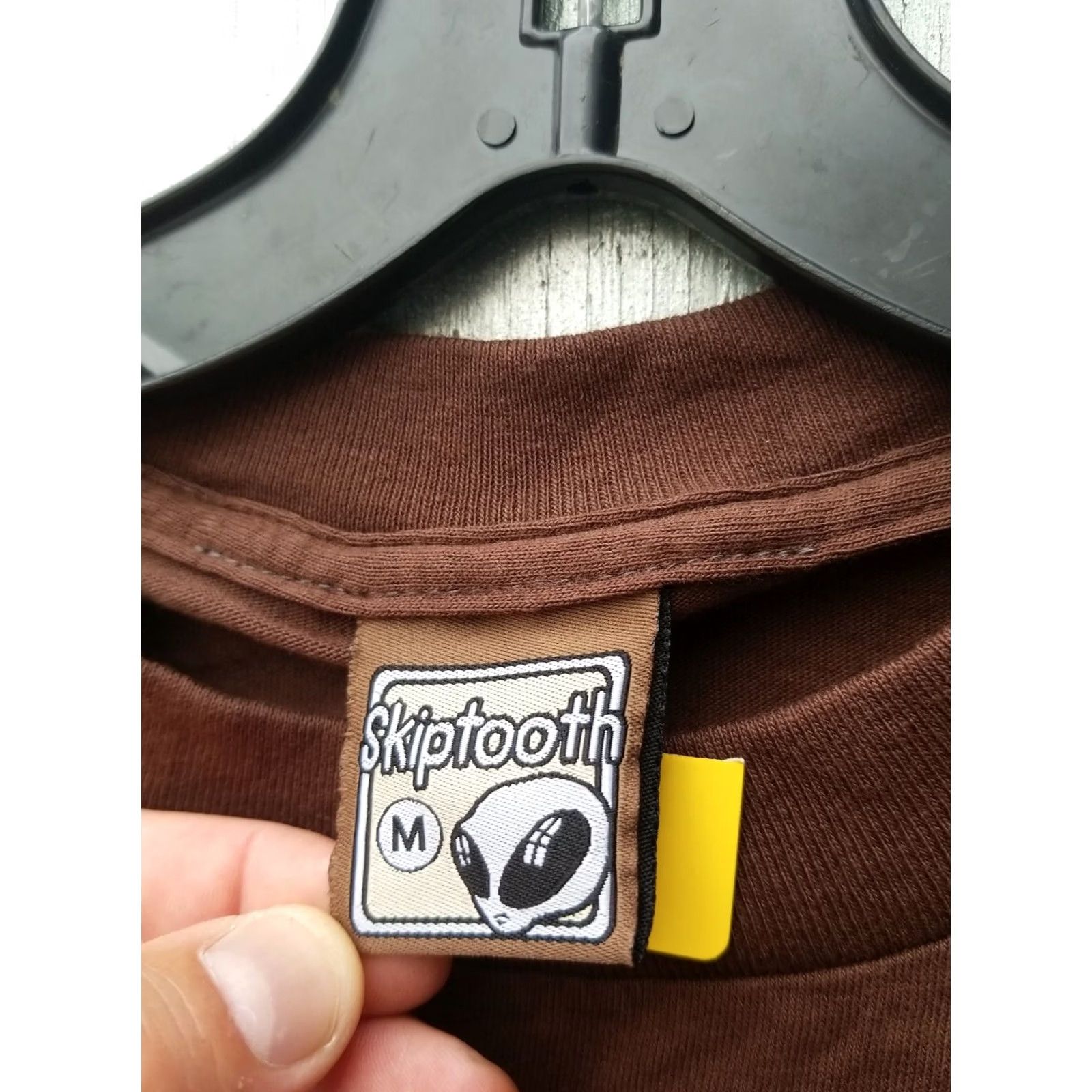 Vintage VINTAGE SKIPTOOTH SKATE SHIRT Mens T-Shirt M Brown Short Sleeve Graphic Tee 90s BMX Bike Size US M / EU 48-50 / 2 - 4 Thumbnail