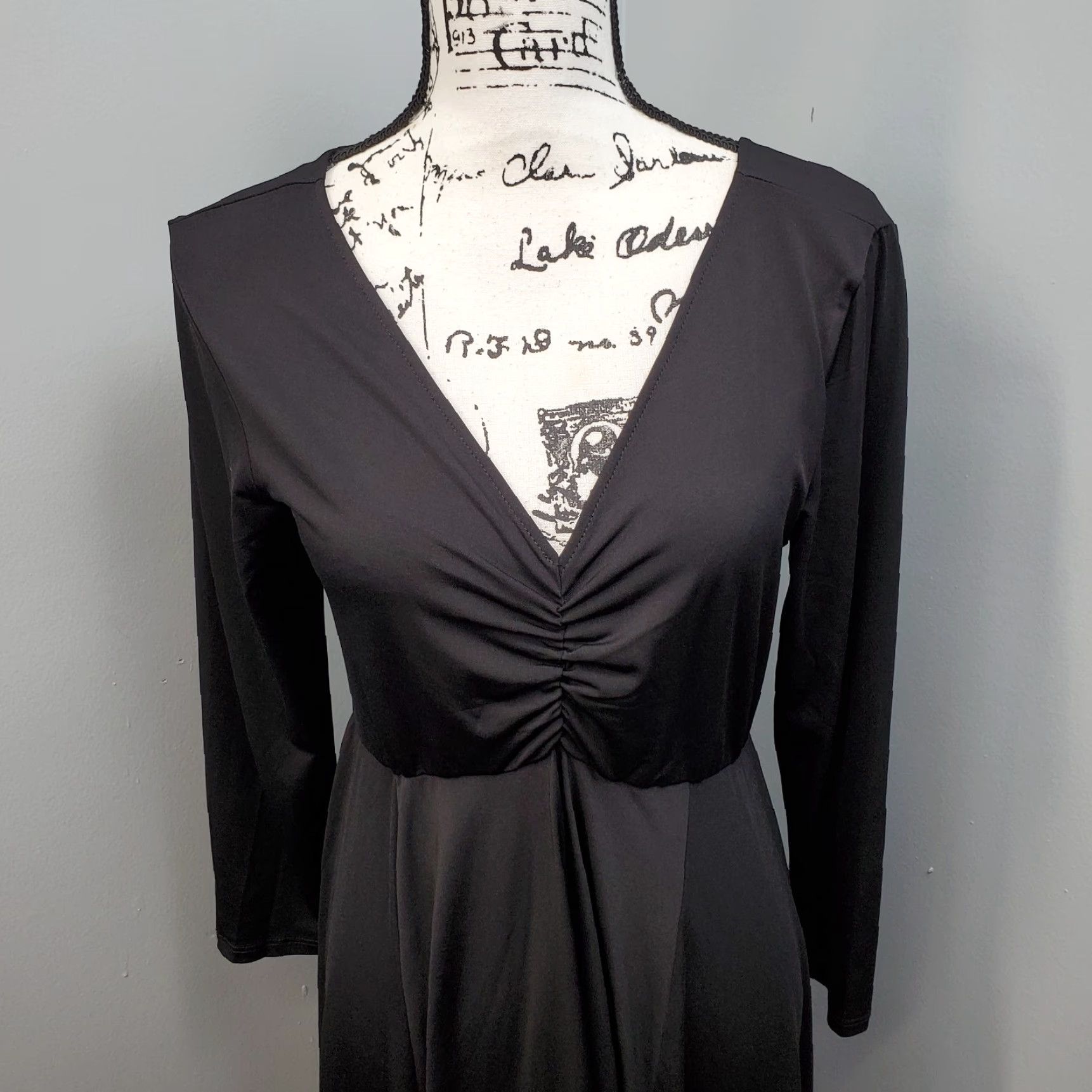Torrid Torrid Silky Dress Women 00 Black Empire Waist Pleated V-Neck Knee Length Dress Size L / US 10 / IT 46 - 3 Thumbnail