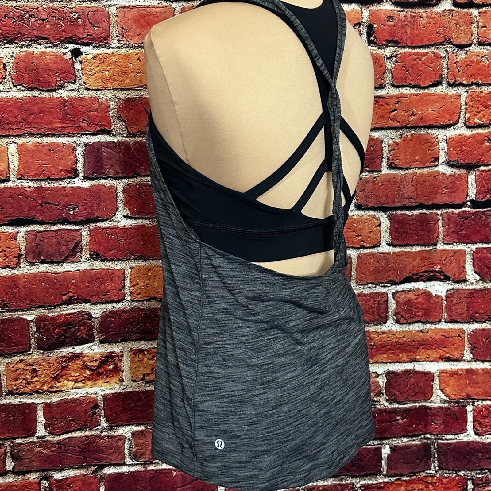 Lululemon lululemon tank top size 8 Size M / US 6-8 / IT 42-44 - 1 Thumbnail