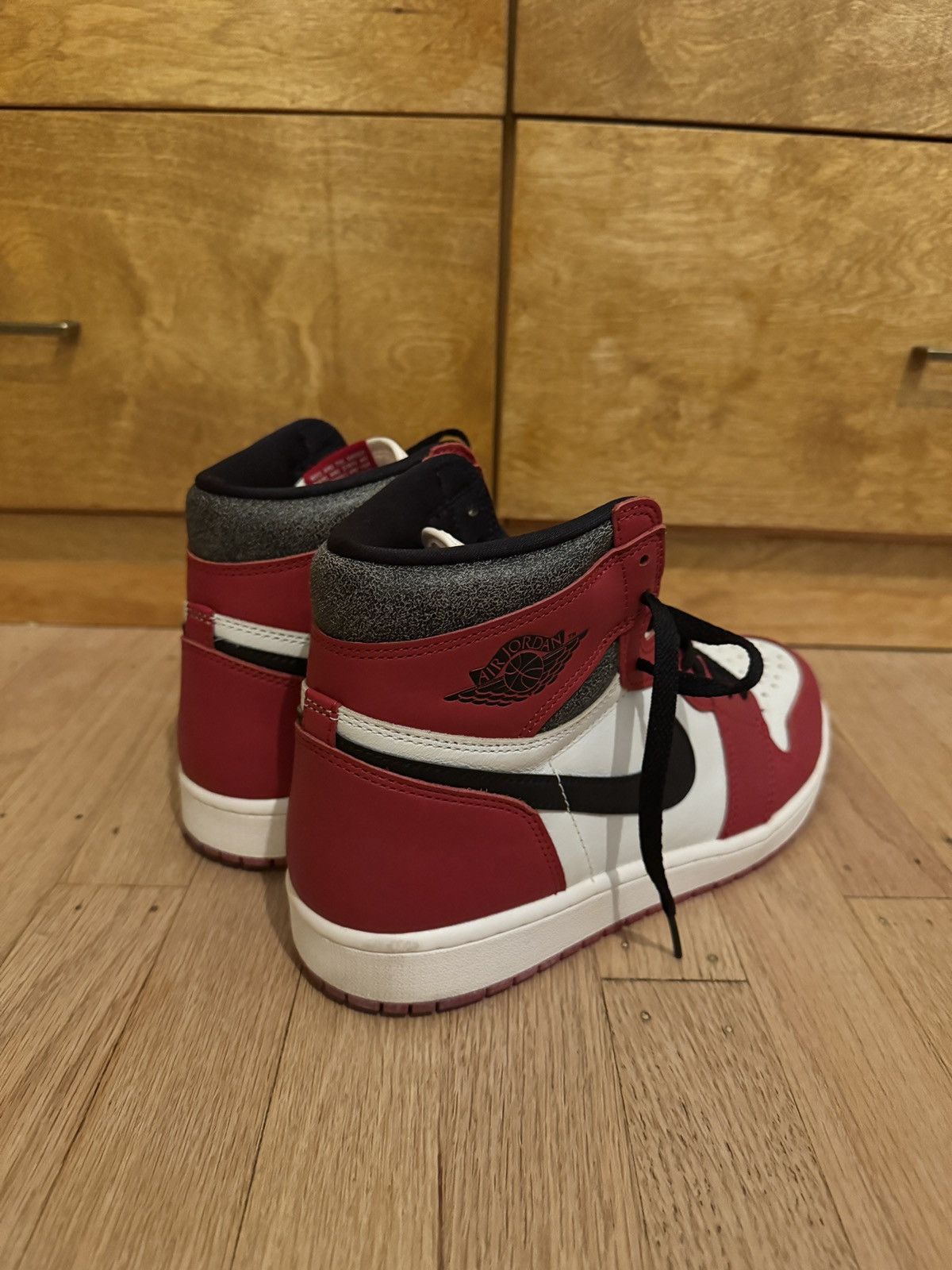 Jordan Brand Jordan 1 Retro High OG Chicago Lost and Found sz. 11 Size US 11 / EU 44 - 4 Thumbnail