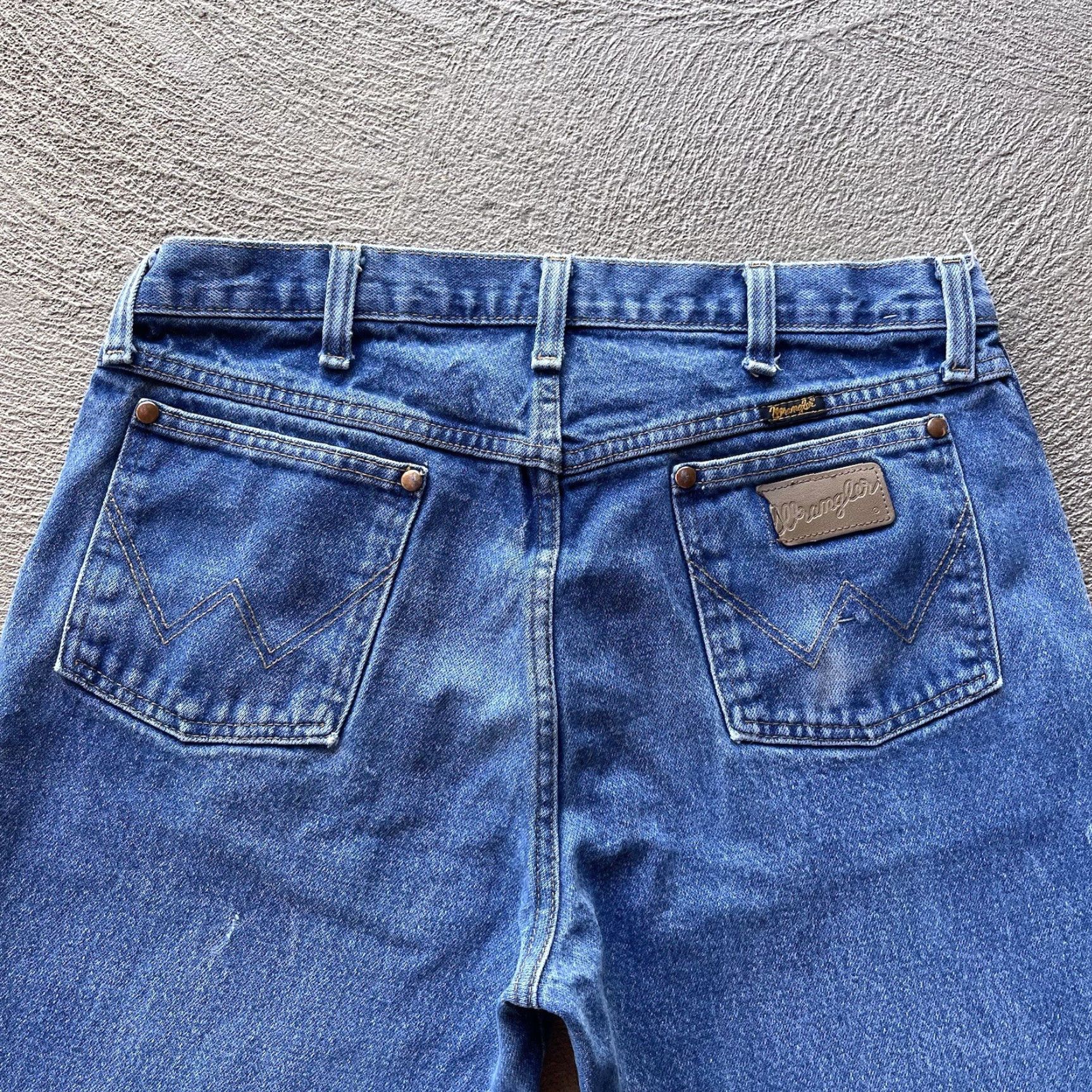 Wrangler VINTAGE Wrangler Shorts Denim Bermuda 90s Hip Hop Men 34 Blue Cotton Relaxed Regular 10 In Inseam Reworked Jorts Embroidered Logo Mens Size US 34 / EU 50 - 2 Thumbnail