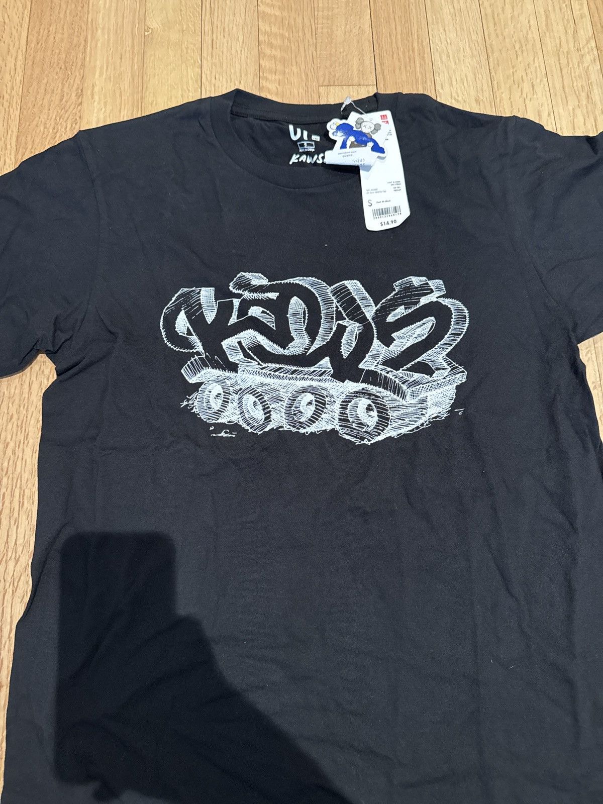 Kaws × Uniqlo Uniqlo x Kaws OG Black T-Shirt Size S Size US S / EU 44-46 / 1 - 2 Thumbnail
