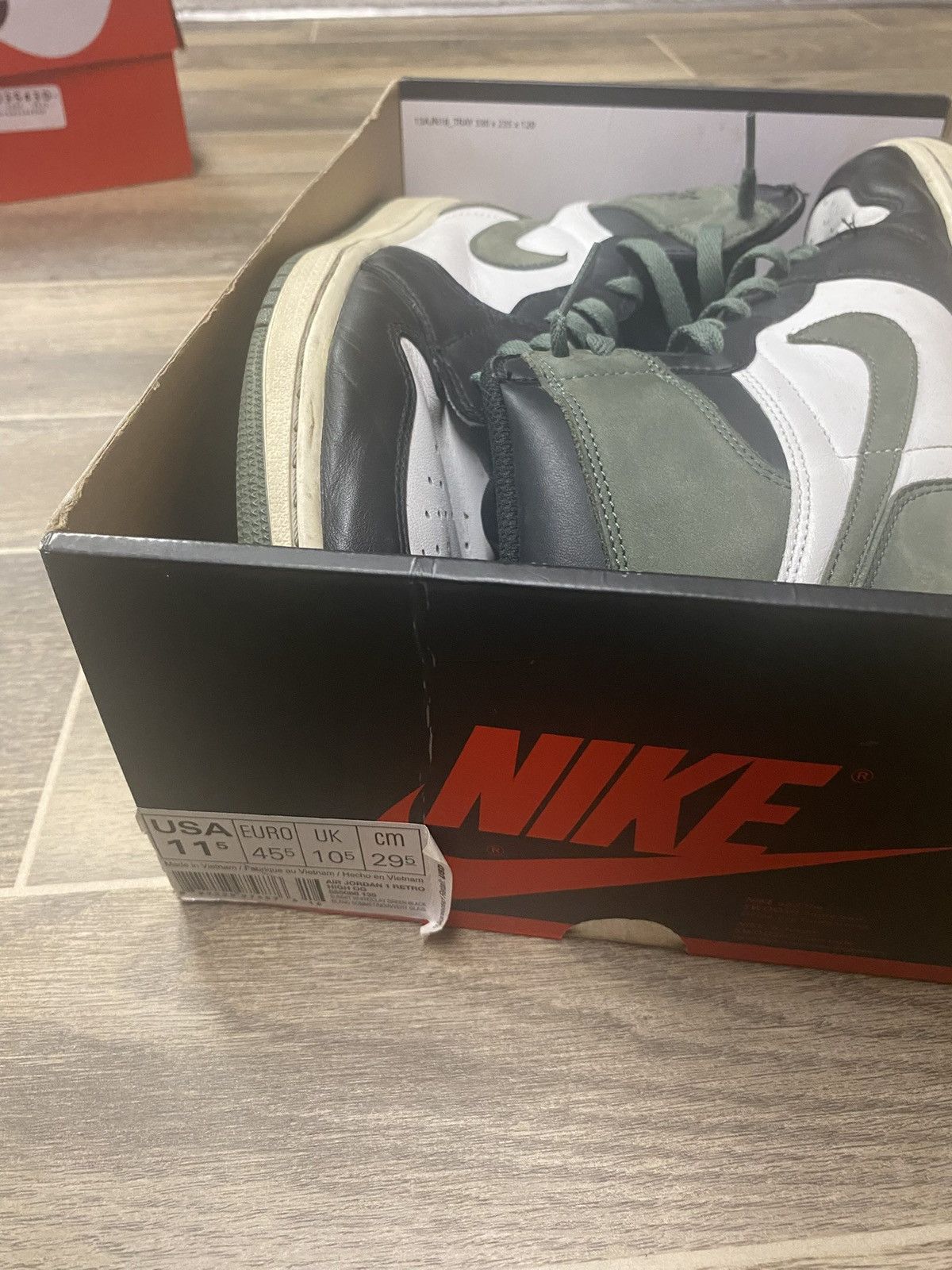 Nike Jordan 1 Clay green Size US 11.5 / EU 44-45 - 5 Thumbnail