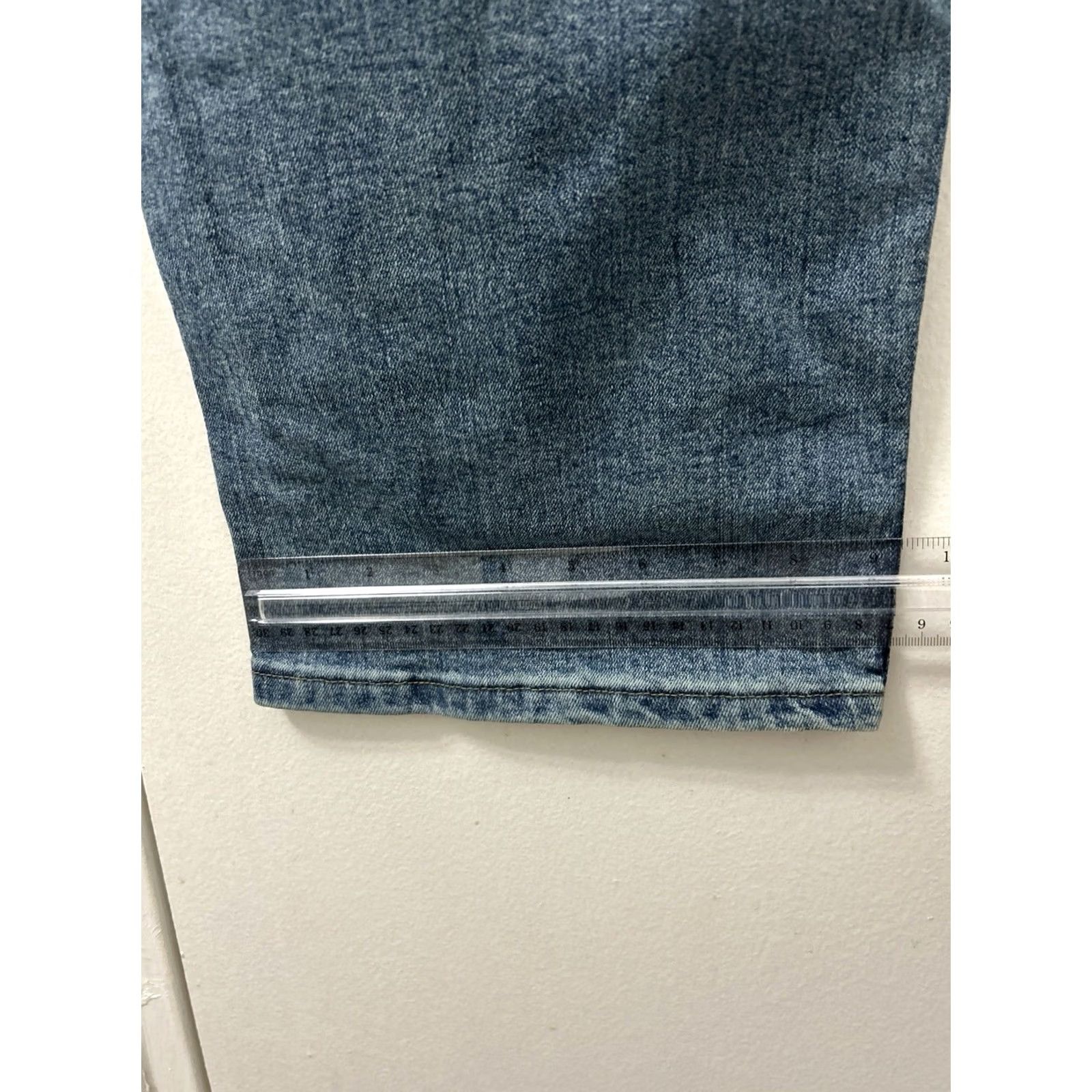 Wrangler Wrangler Authentics Jeans Mens 46x30 Light Wash Straight Leg Stretch NWT Denim Cotton Blend 5-Pocket Regular Fit Buttons Zipper NWT Mens Jeans Size US 30 / EU 46 - 6 Thumbnail