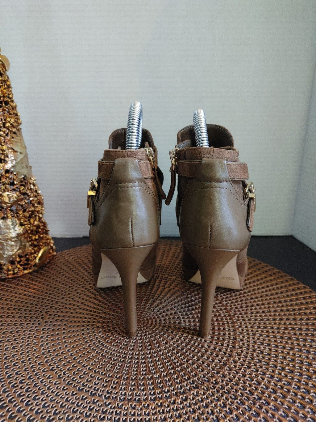 White House Black Market White House Black Market Suede Booties Size 6.5M Size US 6 / IT 36 - 7 Thumbnail