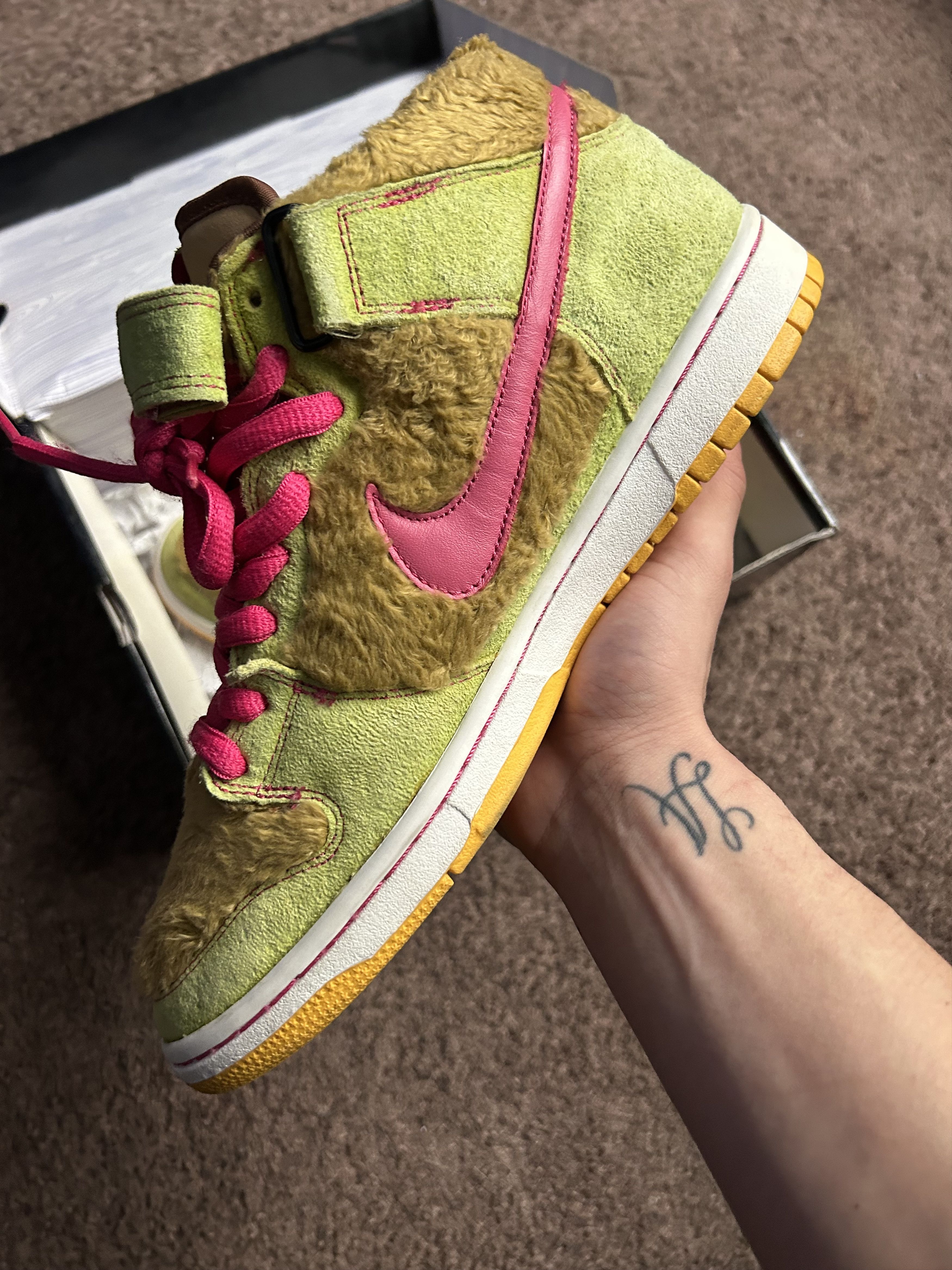 Nike SB Size 9.5 — Nike Dunk Mid Premium SB 'Mama Bear' Size US 9.5 / EU 42-43 - 10 Thumbnail