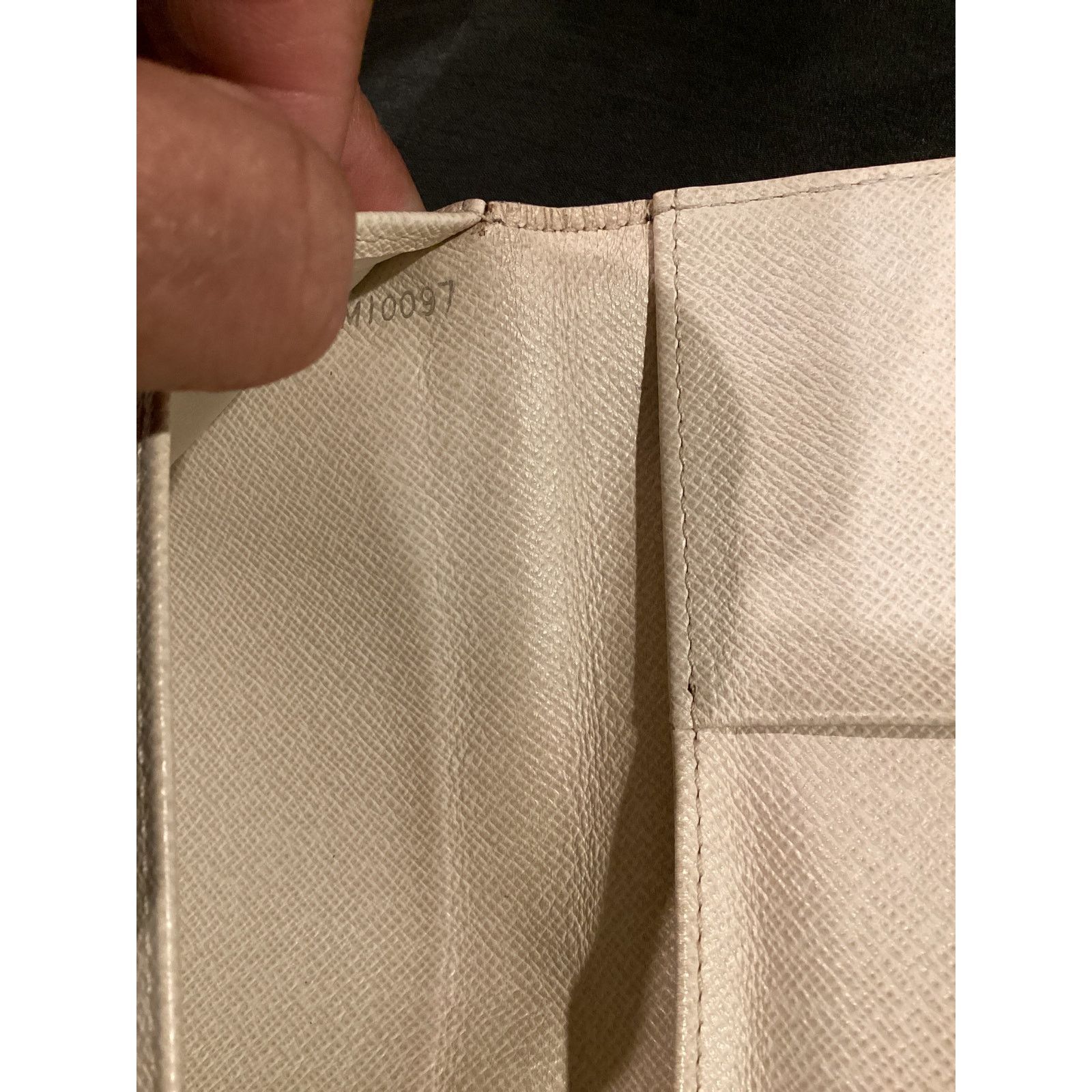 Louis Vuitton Authentic Louis Vuitton Eugenie Wallet in ivory epi leather Size ONE SIZE - 5 Thumbnail
