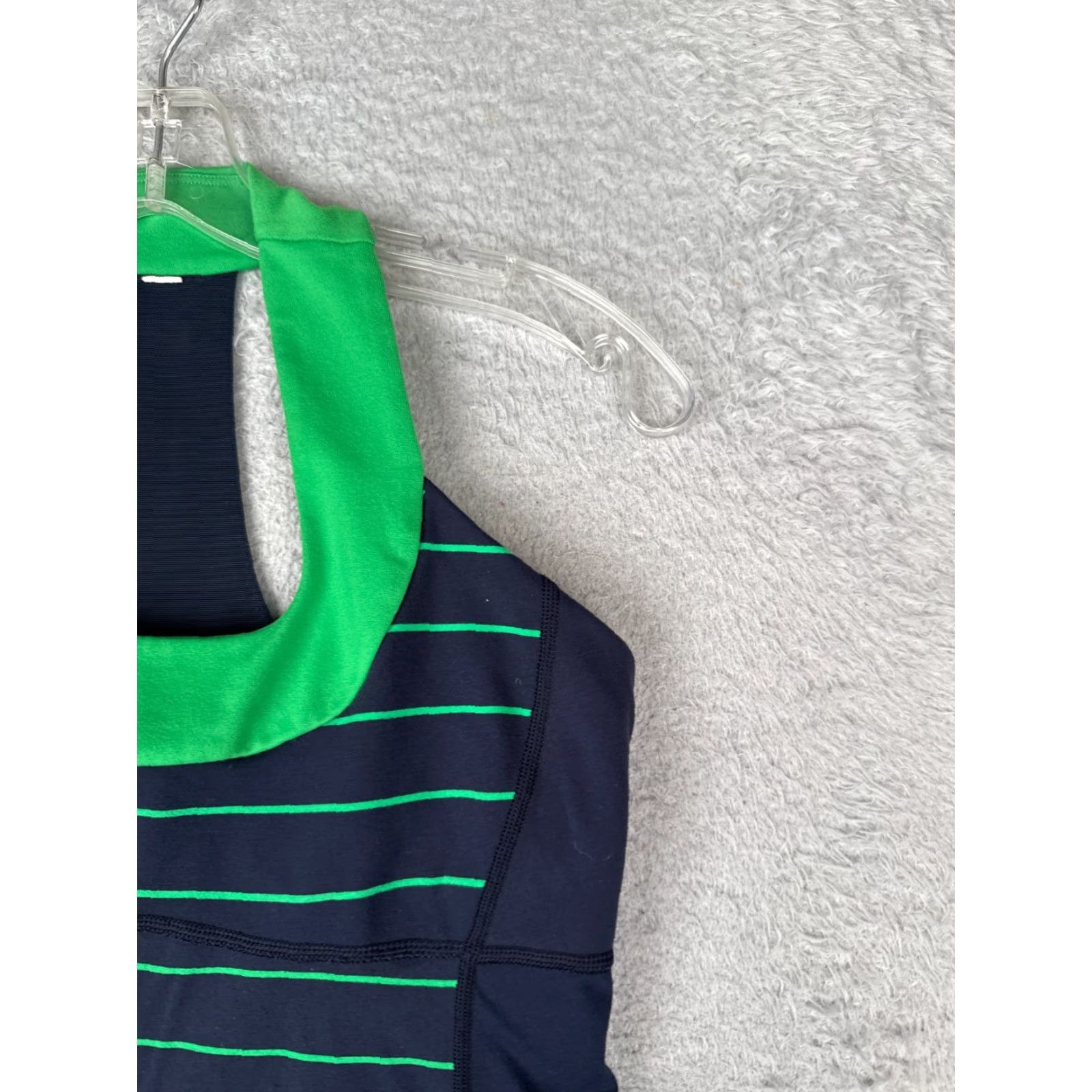 Lululemon Lululemon Shirt Women 8 Tank Sleeveless Built-In Bra Yoga Athletic Yoga Shirt Blue Green Scoop Neck Tank Woman 8 Womens Size M / US 6-8 / IT 42-44 - 2 Thumbnail