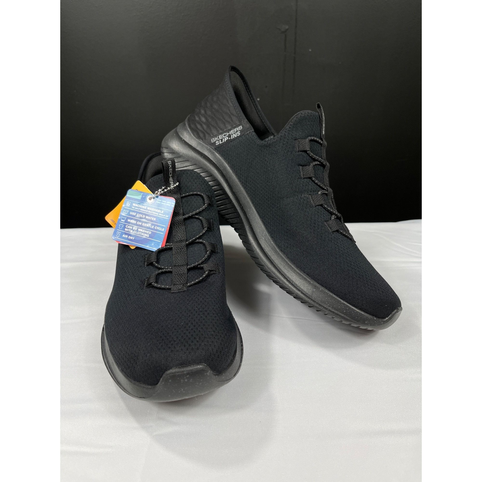 Skechers Mens Black Slip On Sneakers Size SKU 7355