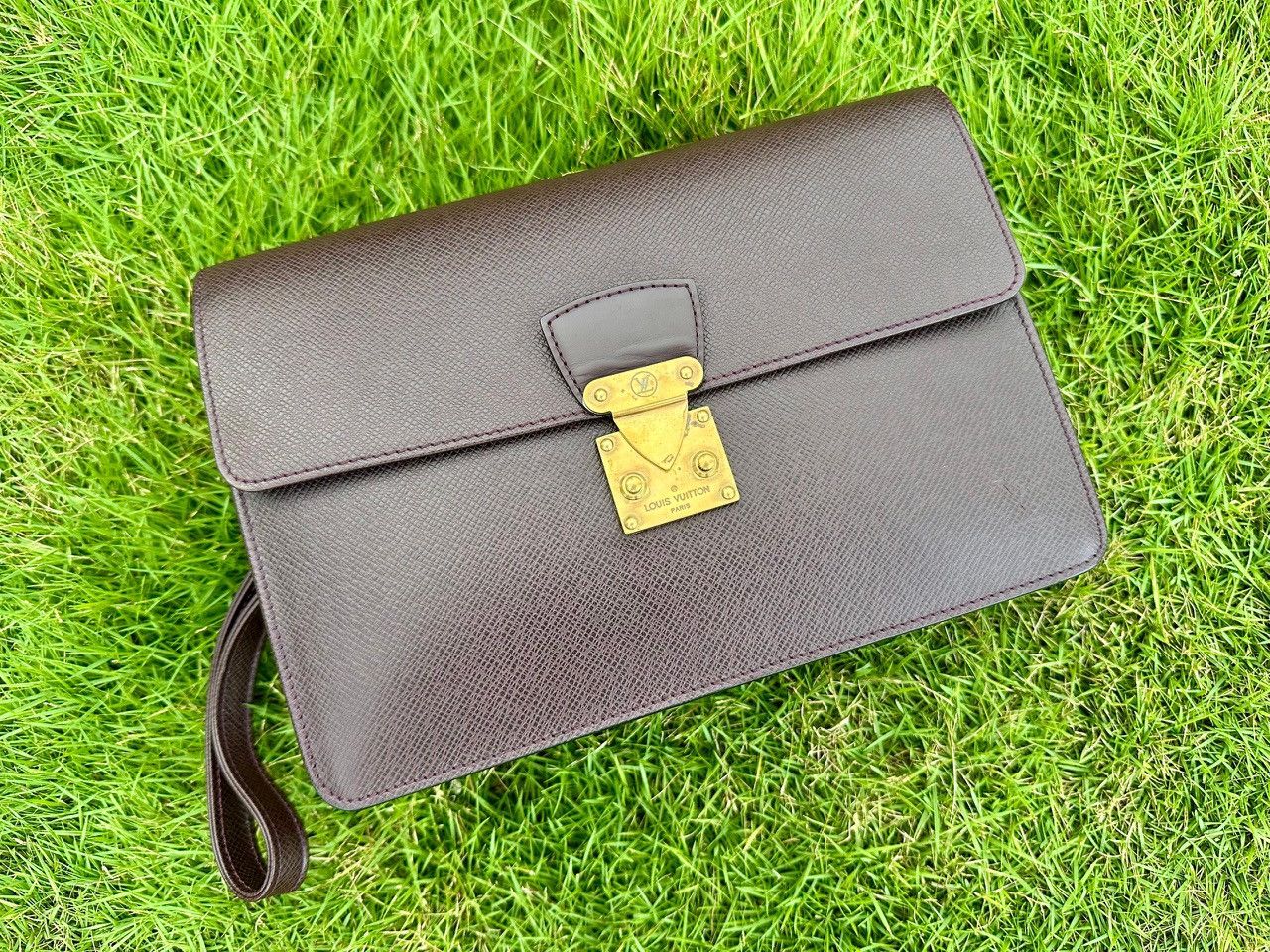 Louis Vuitton Authentic Louis Vuitton Taiga Leather Kourad Clutch Bag Size ONE SIZE - 1 Thumbnail
