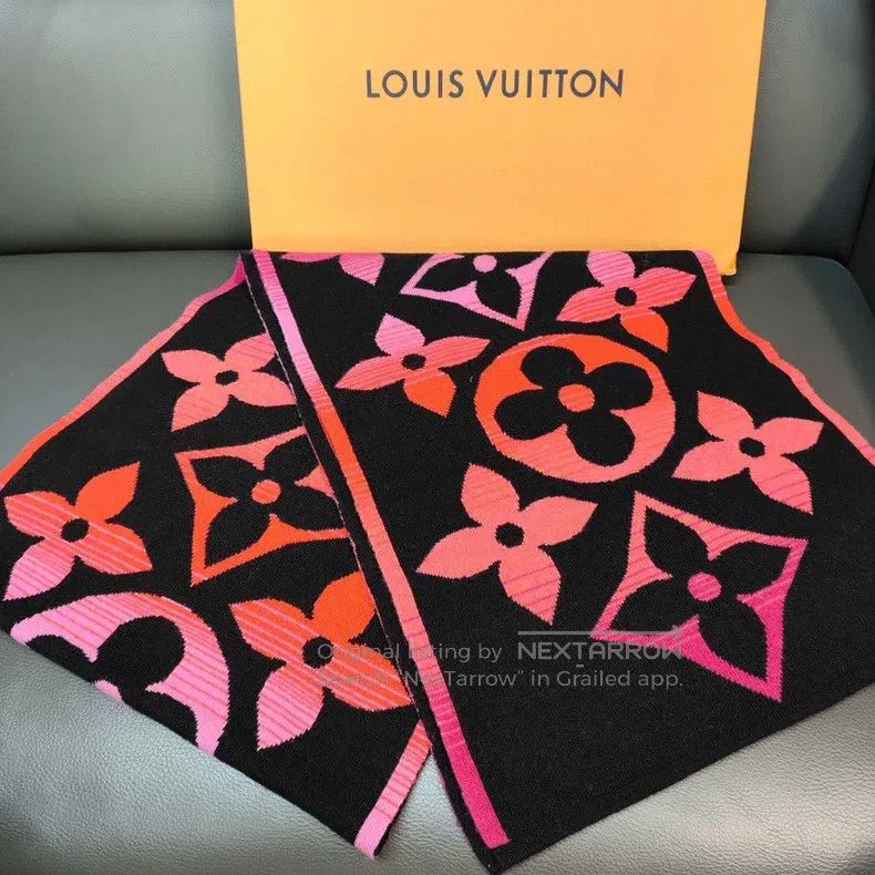 Louis Vuitton Louis Vuitton Black with pink scarf Size ONE SIZE - 4 Thumbnail