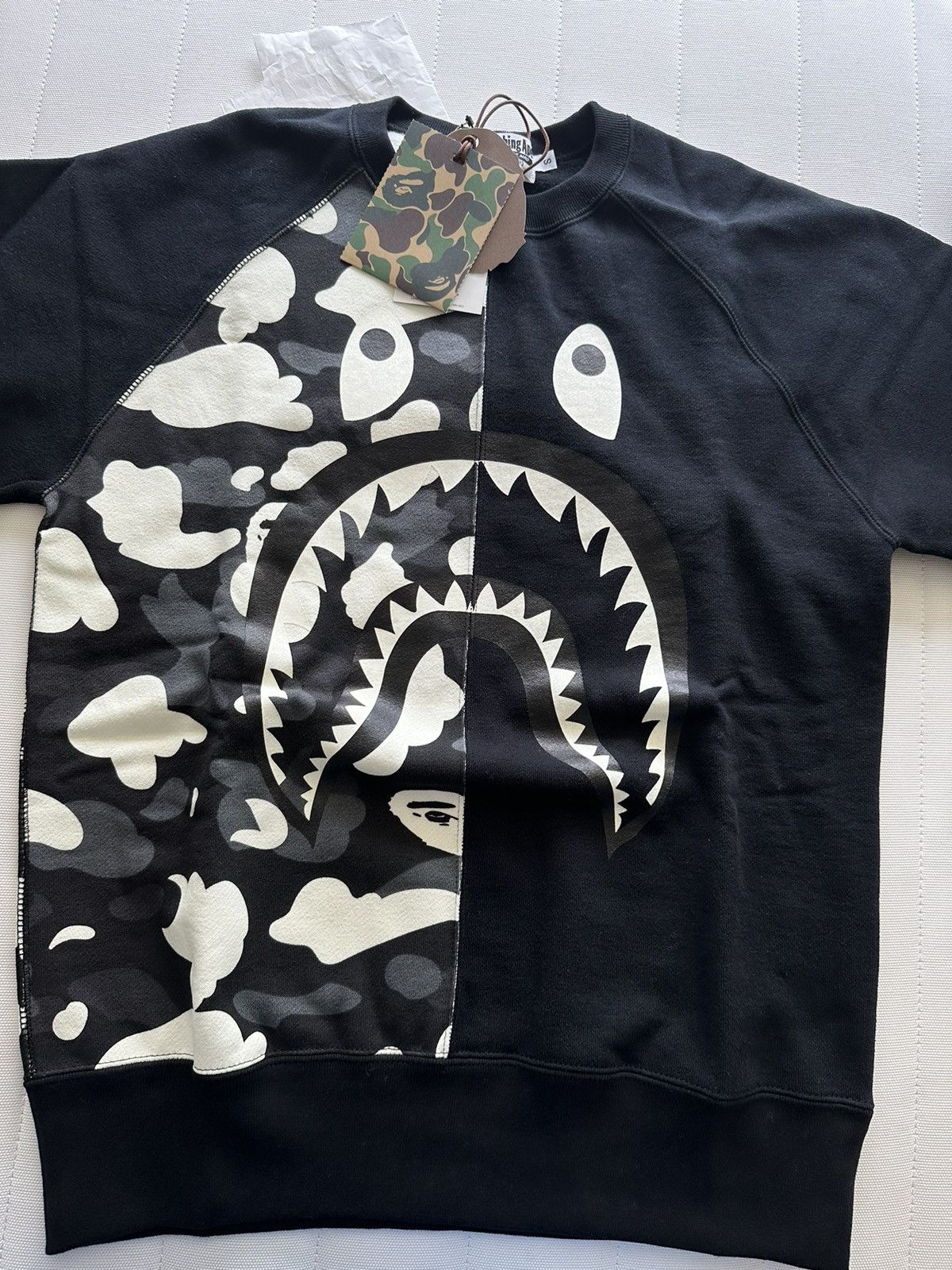 Bape Bape Glow in the drak shark crewneck Size US S / EU 44-46 / 1 - 2 Thumbnail
