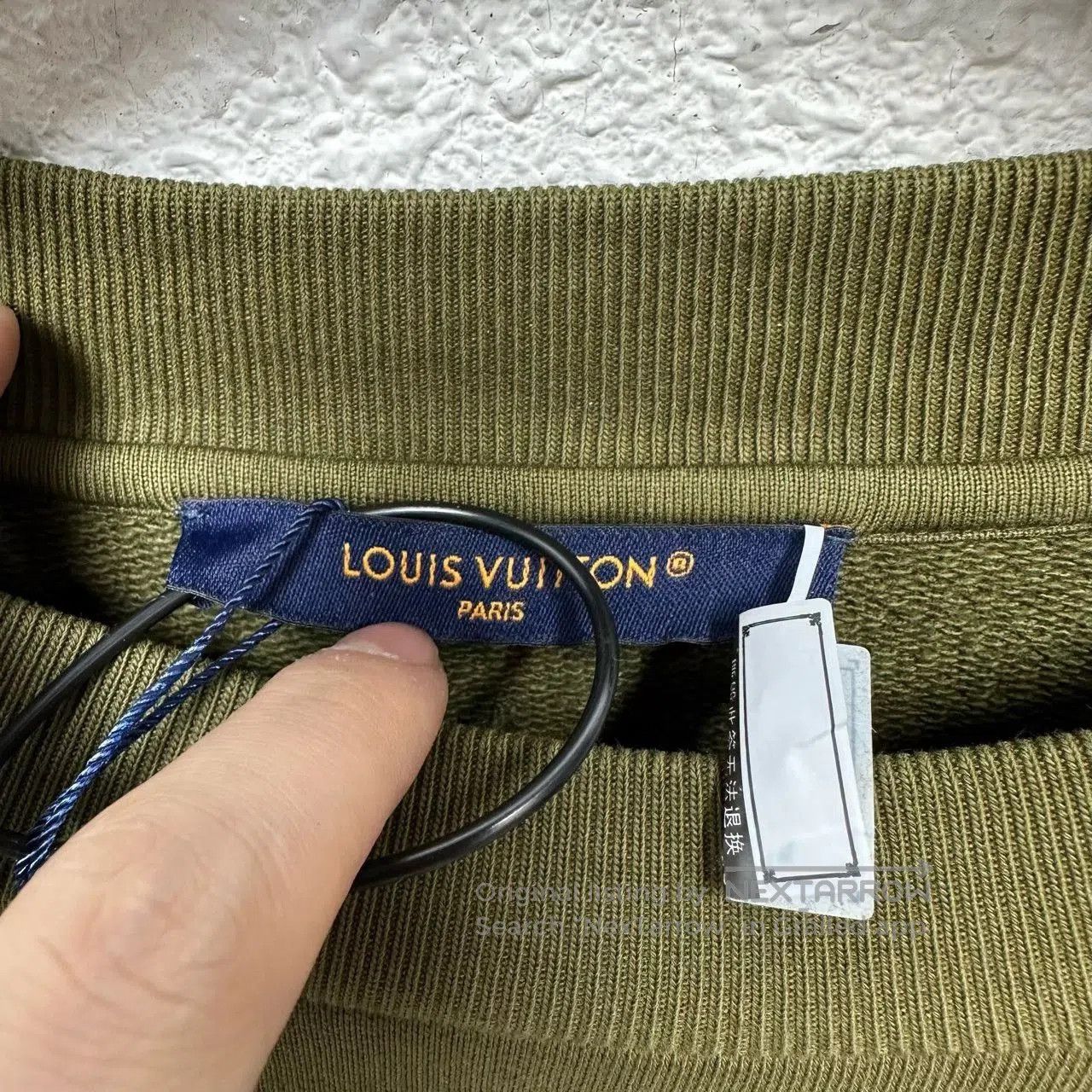 Louis Vuitton Louis Vuitton Collaboration Sweatshirt in Olive Green. Size US L / EU 52-54 / 3 - 3 Thumbnail