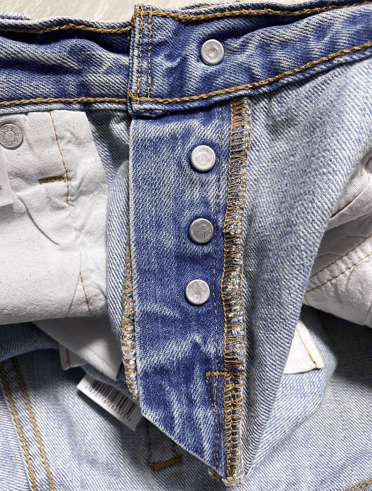 Levi's Vintage Clothing Women’s Levi’s Washed Distressed Reworked Shorts Denim Jeans Size 27" / US 4 / IT 40 - 14 Thumbnail