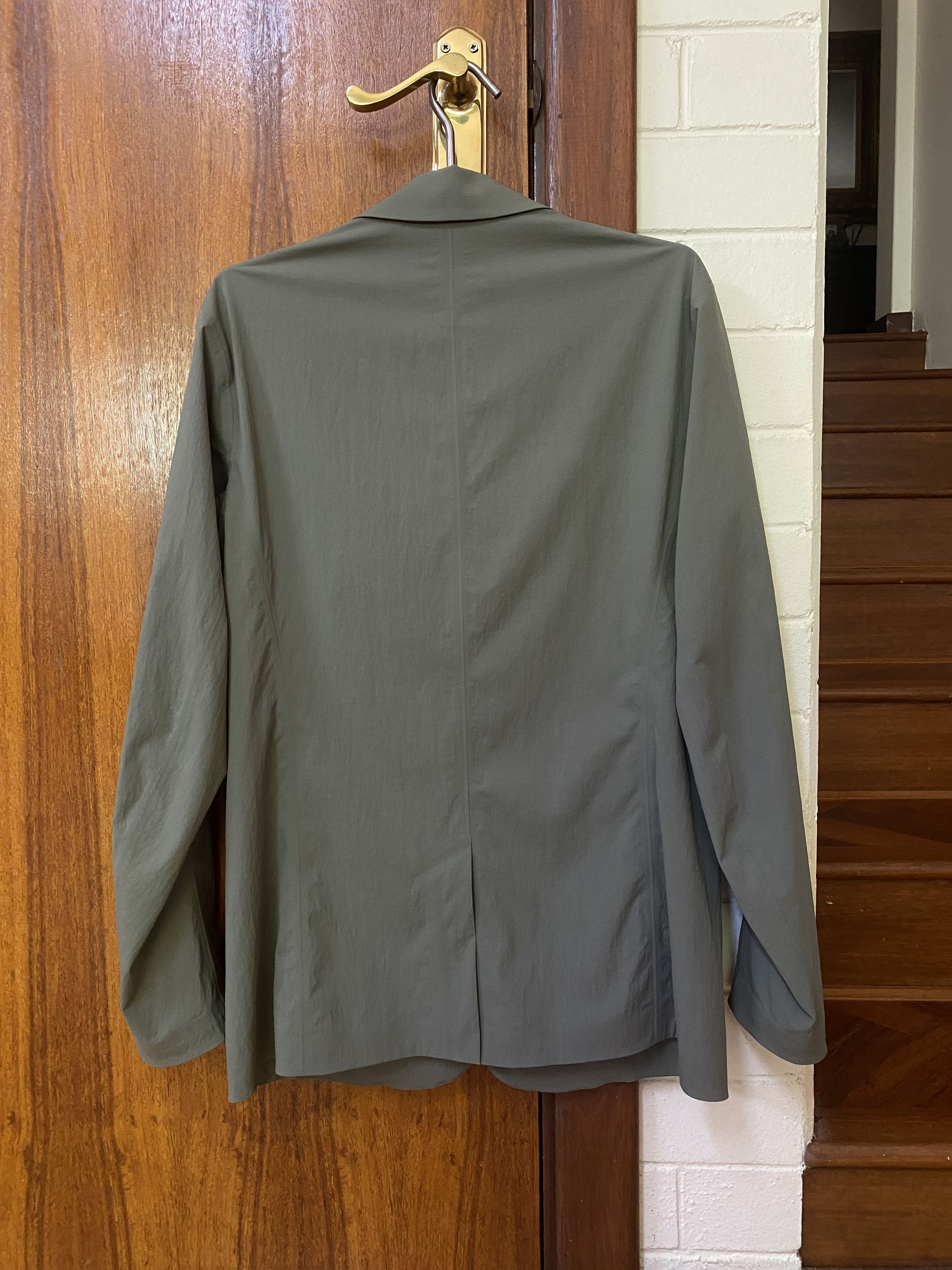 美品 ARC’TERYX VEILANCE BLAZER LT 紫 サイズL ARC'TERYX VEILANCE(アークテリクスベーランス)/ BLAZER LT