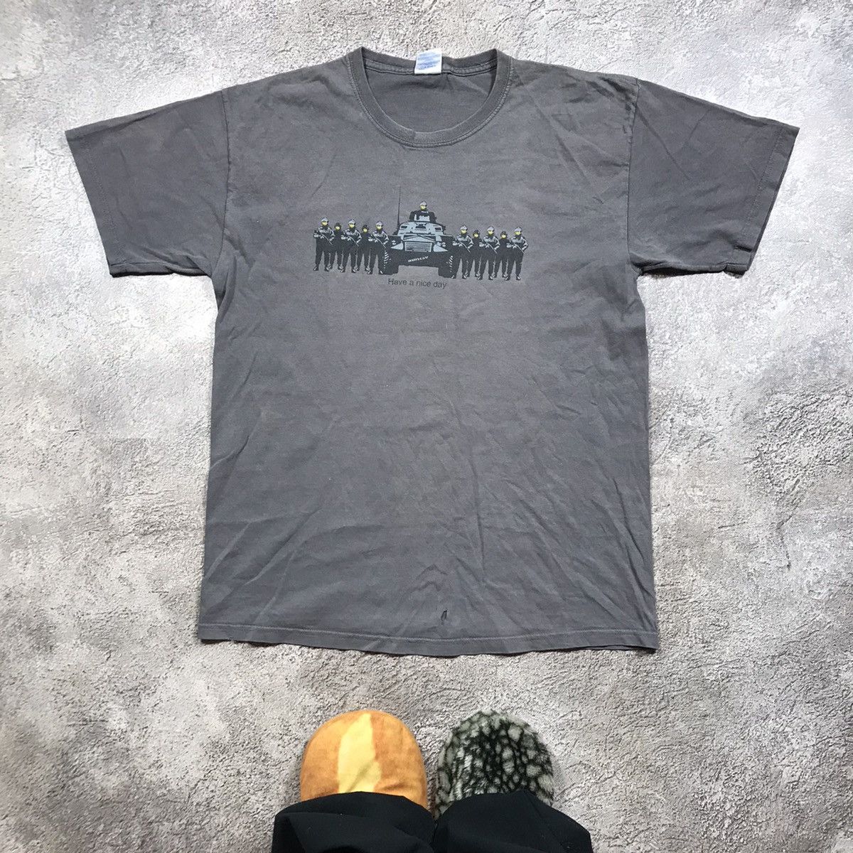 Vintage Vintage 90s Sun Faded Graphic Tee Streetwear Grunge Baggy L Size US L / EU 52-54 / 3 - 1 Thumbnail