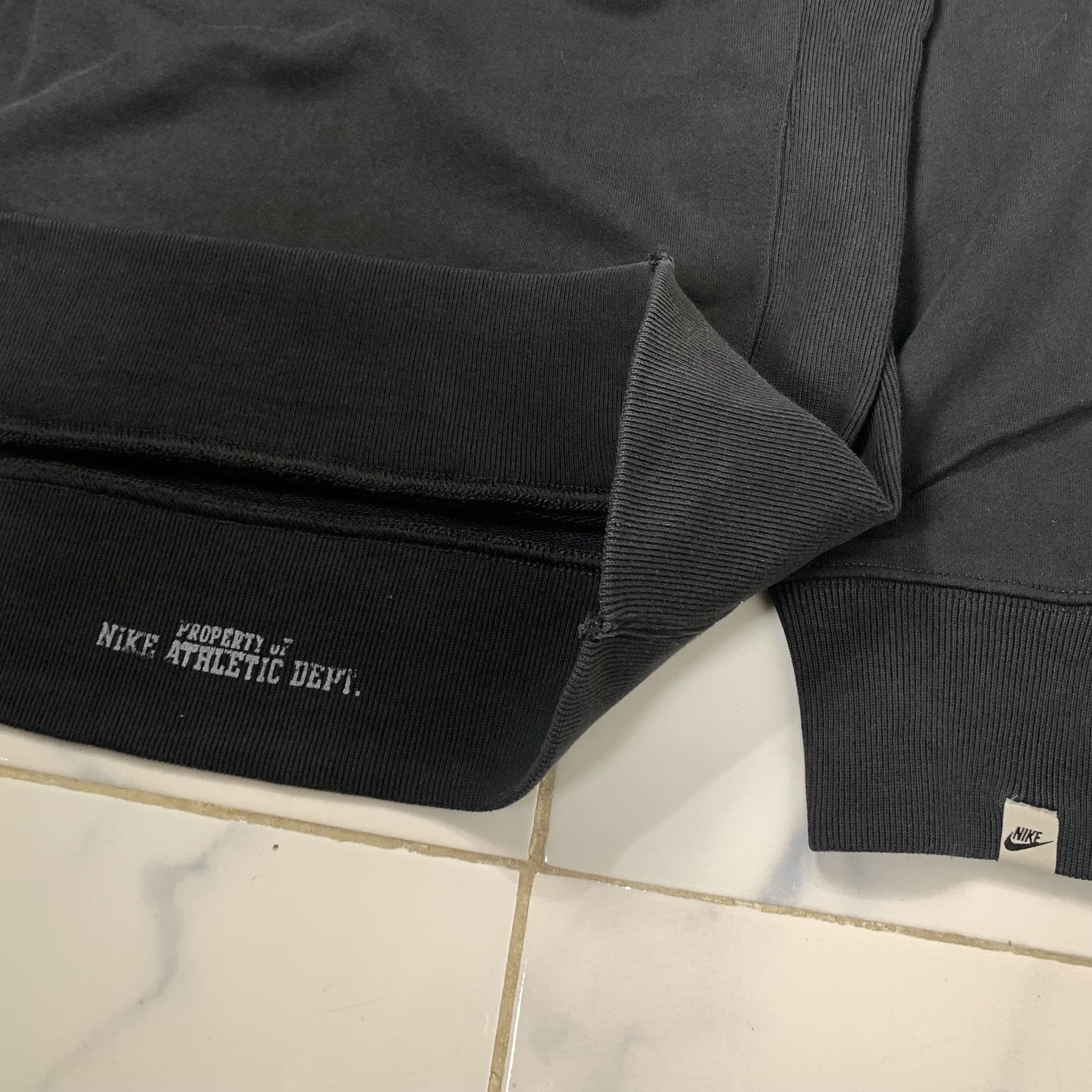 Nike Nike Swoosh Property of Nike Athletic Dept Sweatshirt Size US S / EU 44-46 / 1 - 5 Thumbnail