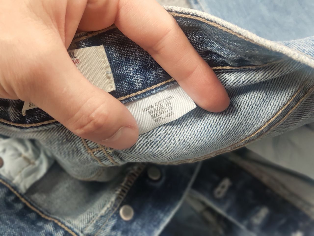 Levi's Vintage Levis 501 Straight Leg Distressed Faded Denim Jeans Size US 33 - 13 Thumbnail
